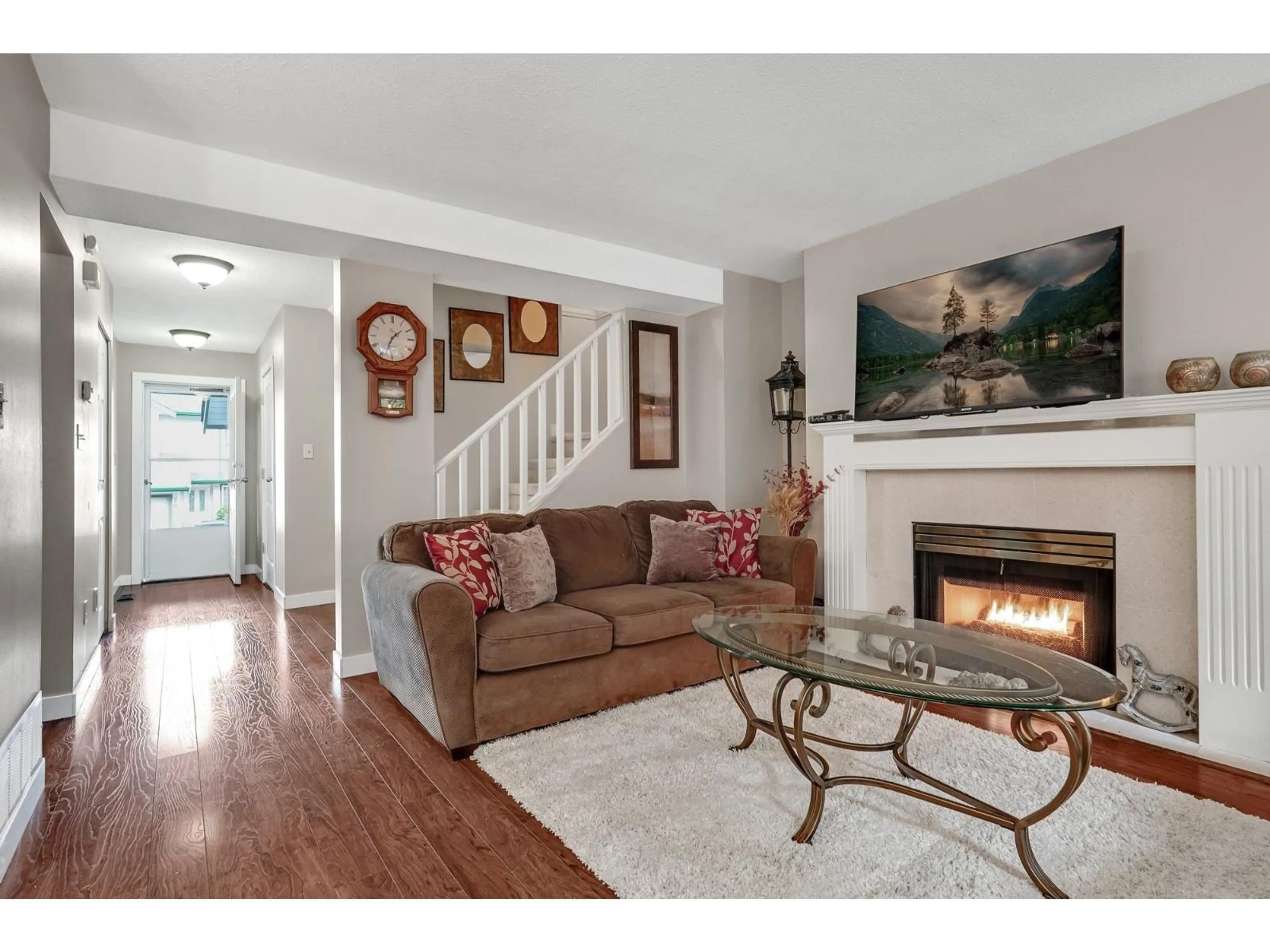 Living room with furniture, unknown for 21 - 8863 216, Langley British Columbia V1M2G9