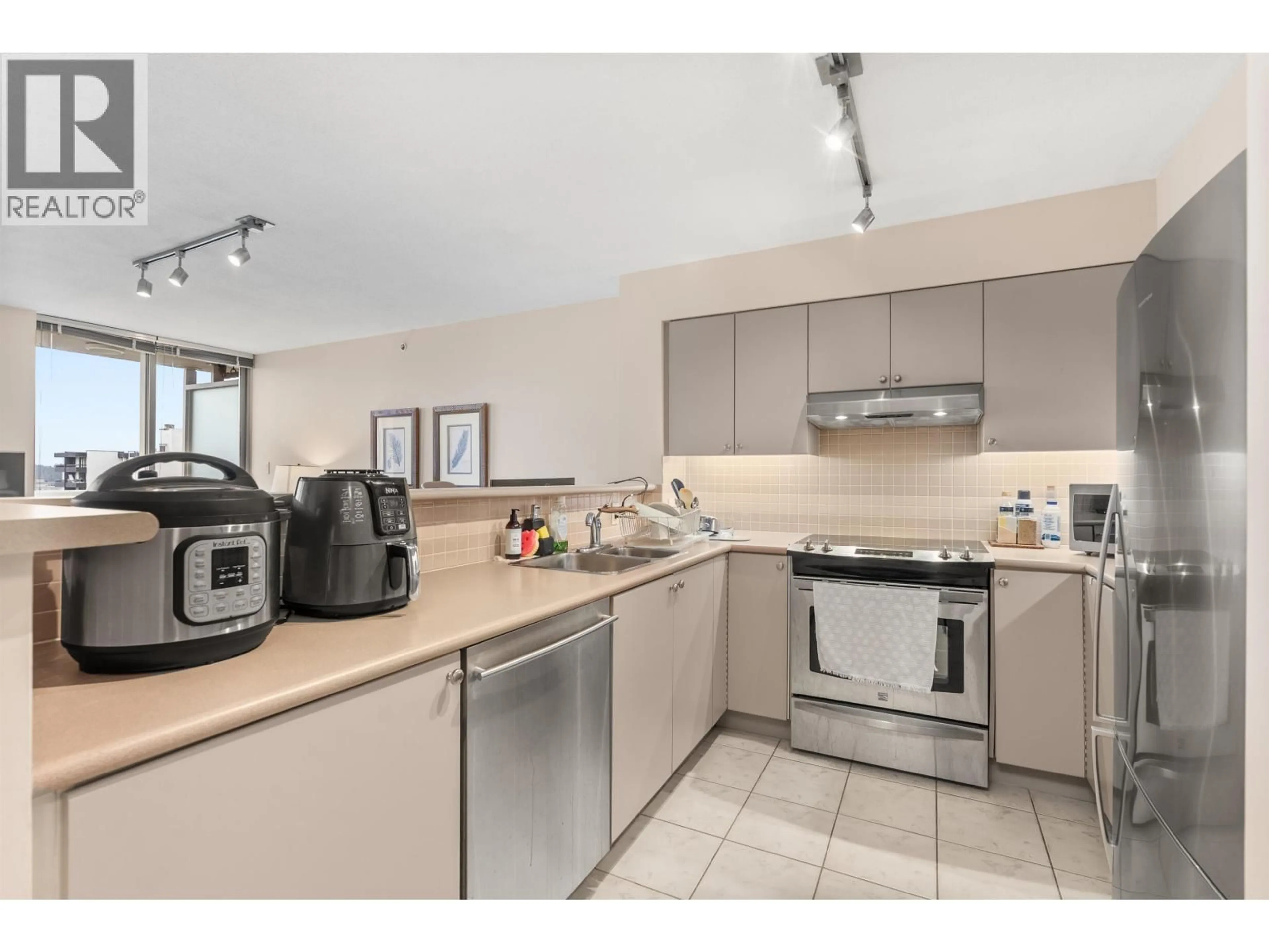 Standard kitchen, unknown for 1607 - 1277 NELSON STREET, Vancouver British Columbia V6E4M8
