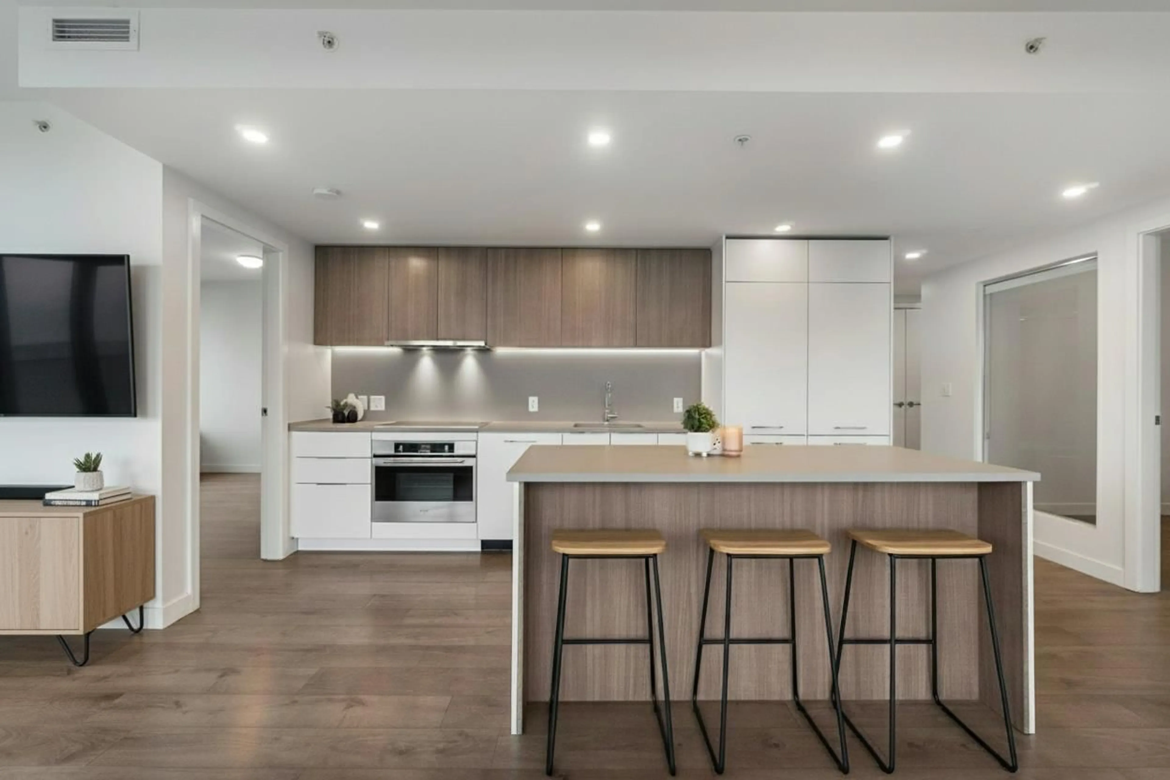 Open concept kitchen, wood/laminate floor for 801 - 13318 104, Surrey British Columbia V3T0R2