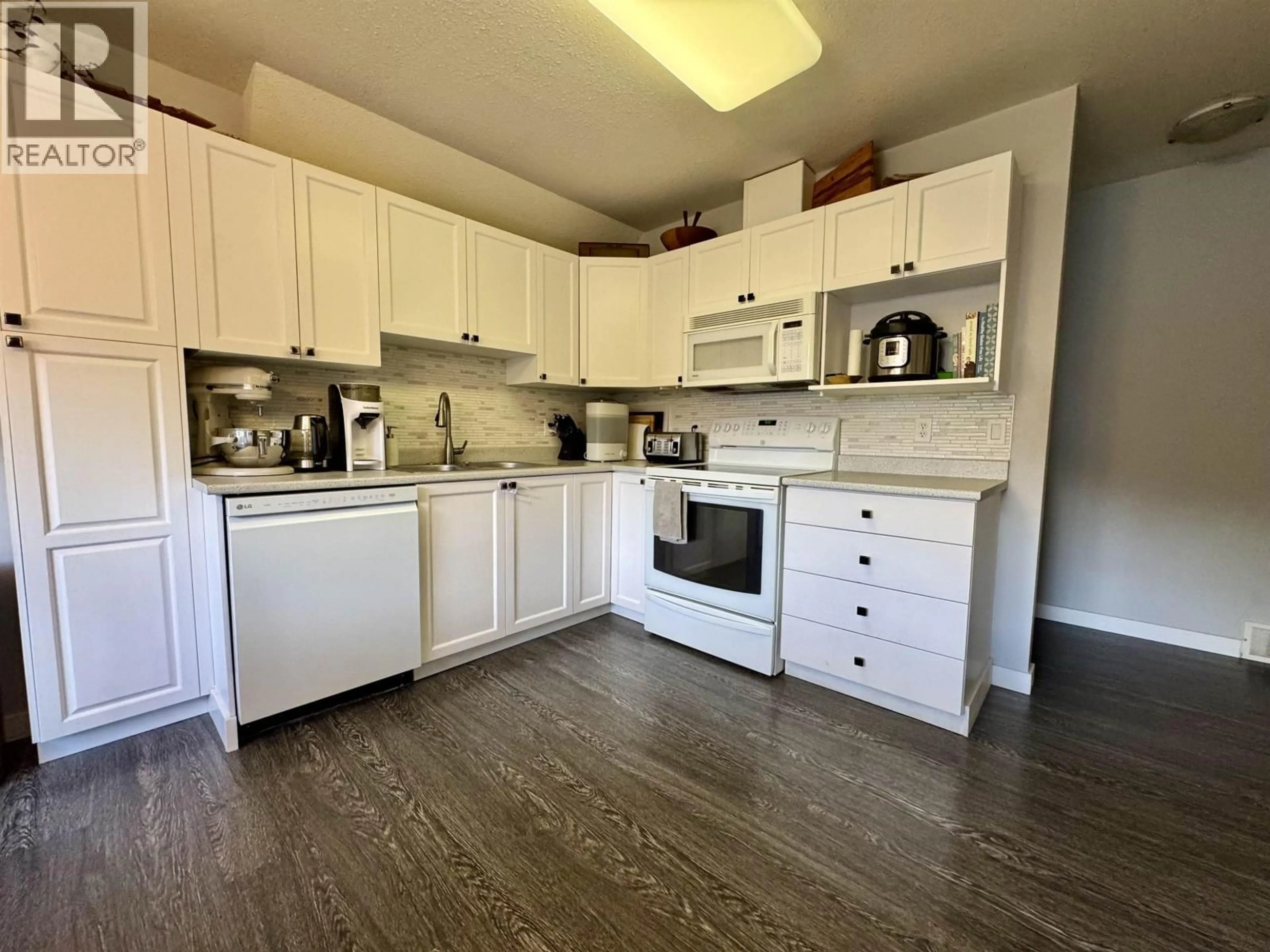Standard kitchen, wood/laminate floor for 105 - 3015 ST ANNE CRESCENT, Prince George British Columbia V2N5M3