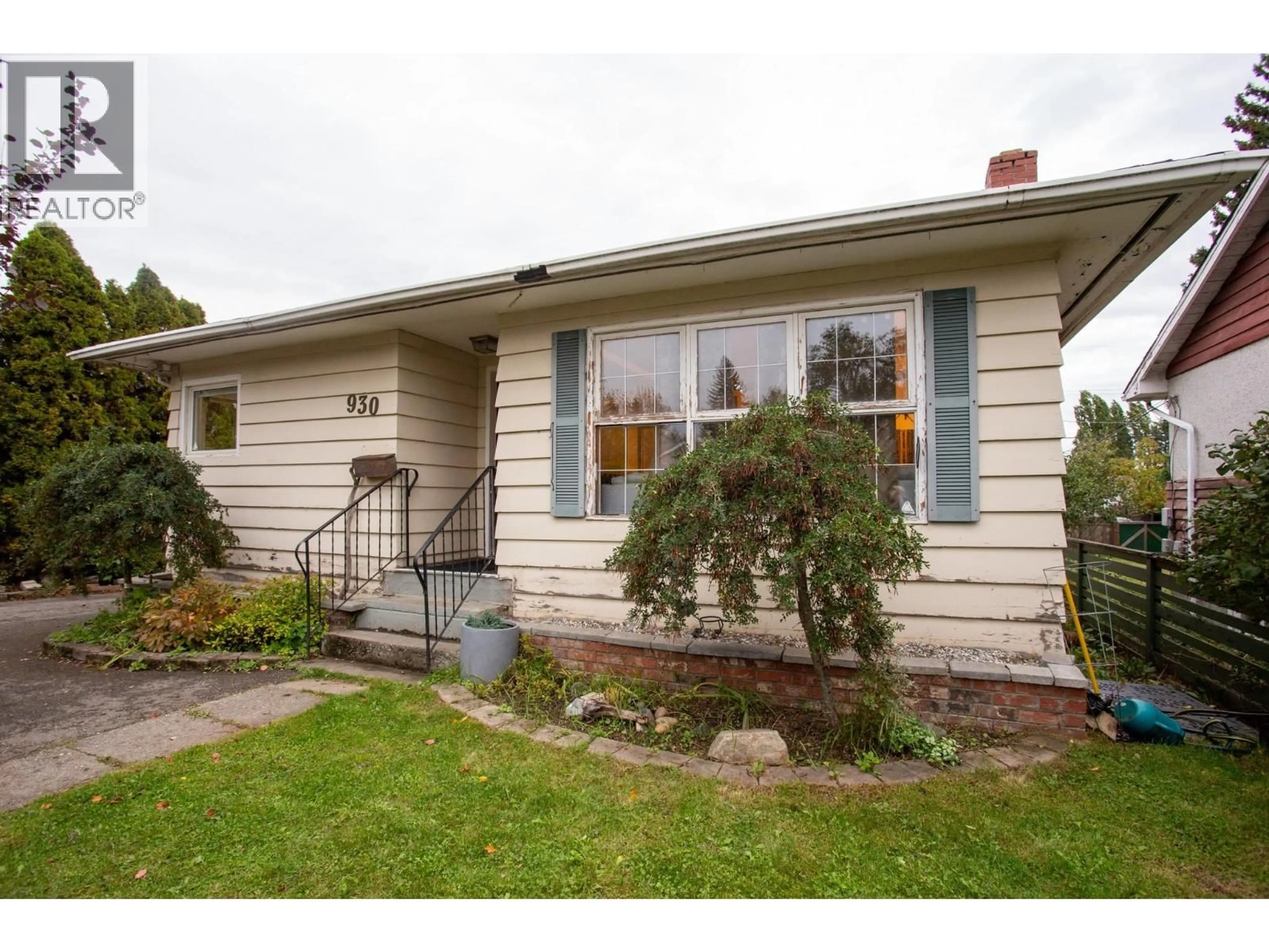 Home with vinyl exterior material, street for 930 EWERT STREET, Prince George British Columbia V2M2N9