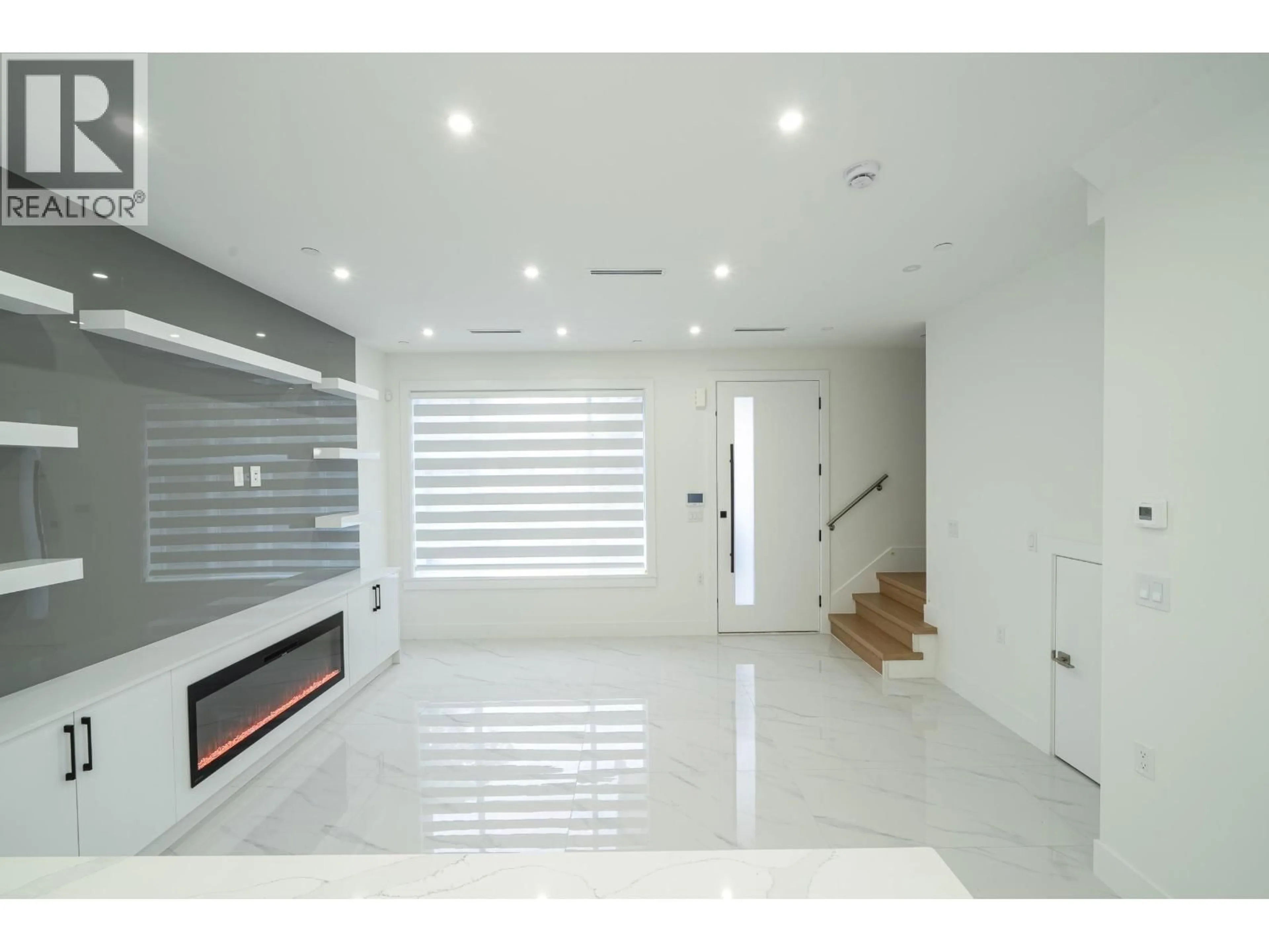 Indoor foyer for 2172 46TH AVENUE, Vancouver British Columbia V5P1P4