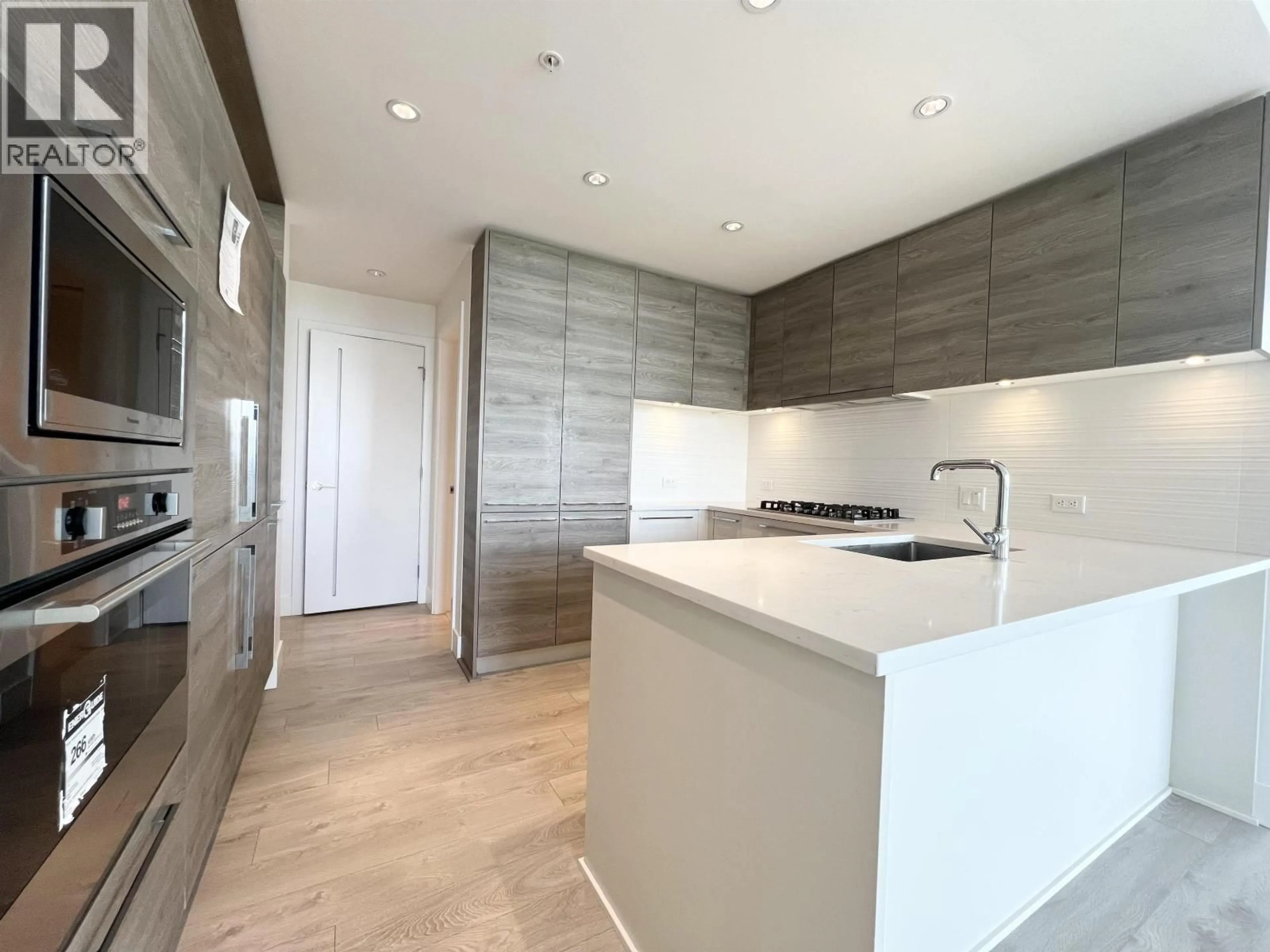 Contemporary kitchen, unknown for 902 - 7303 NOBLE LANE, Burnaby British Columbia V3N0H2