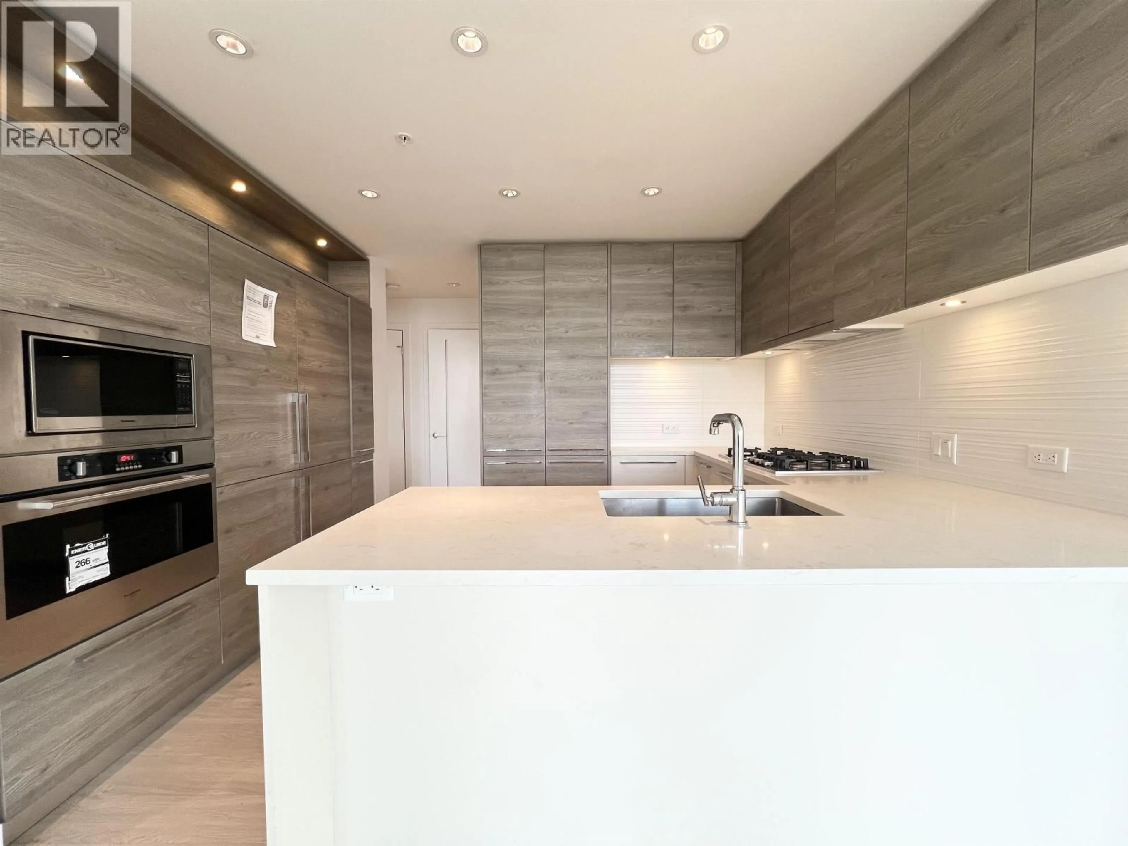 Contemporary kitchen, unknown for 902 - 7303 NOBLE LANE, Burnaby British Columbia V3N0H2