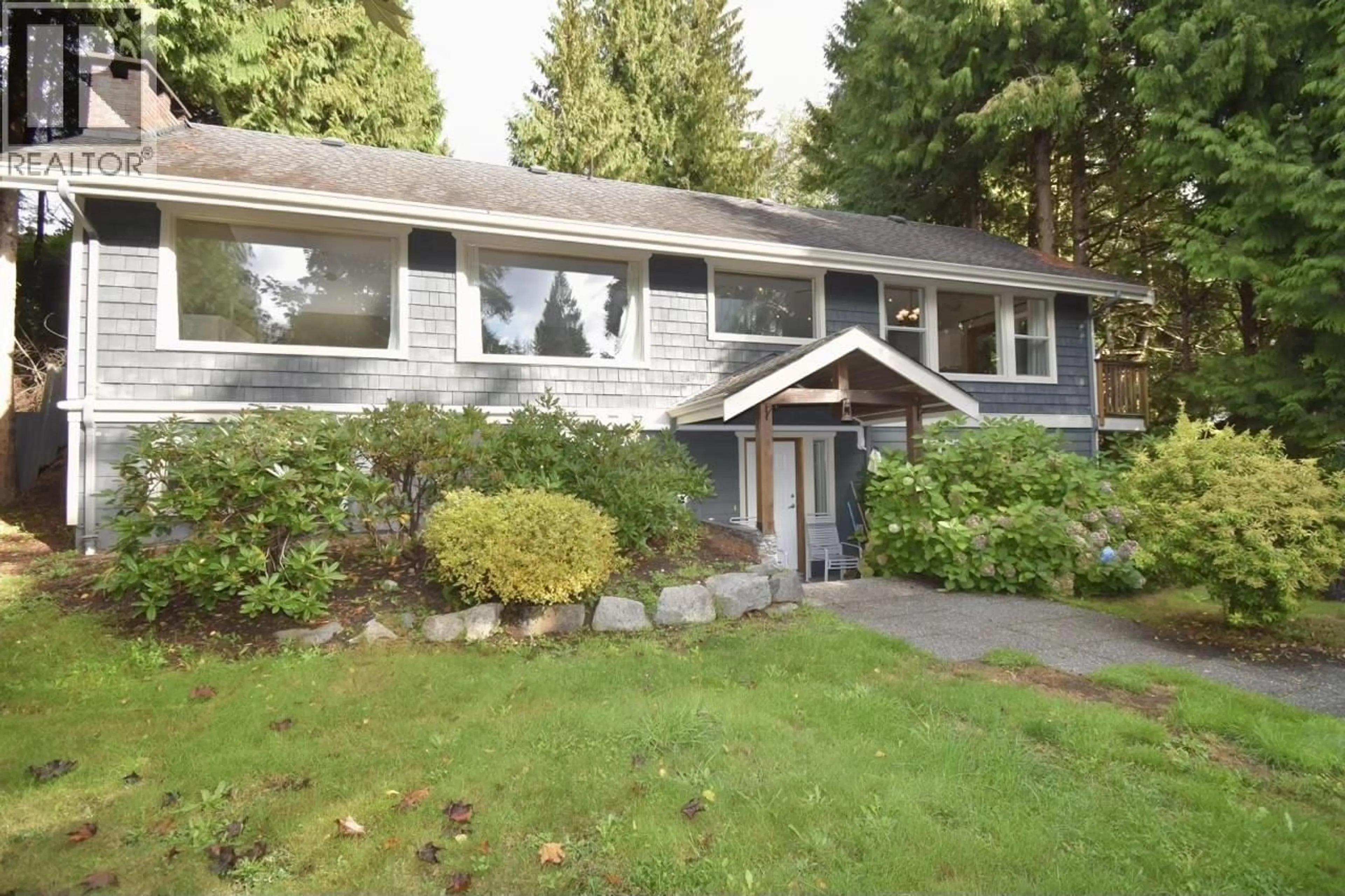 Home with vinyl exterior material, unknown for 958 GOWER POINT ROAD, Gibsons British Columbia V0N1V3