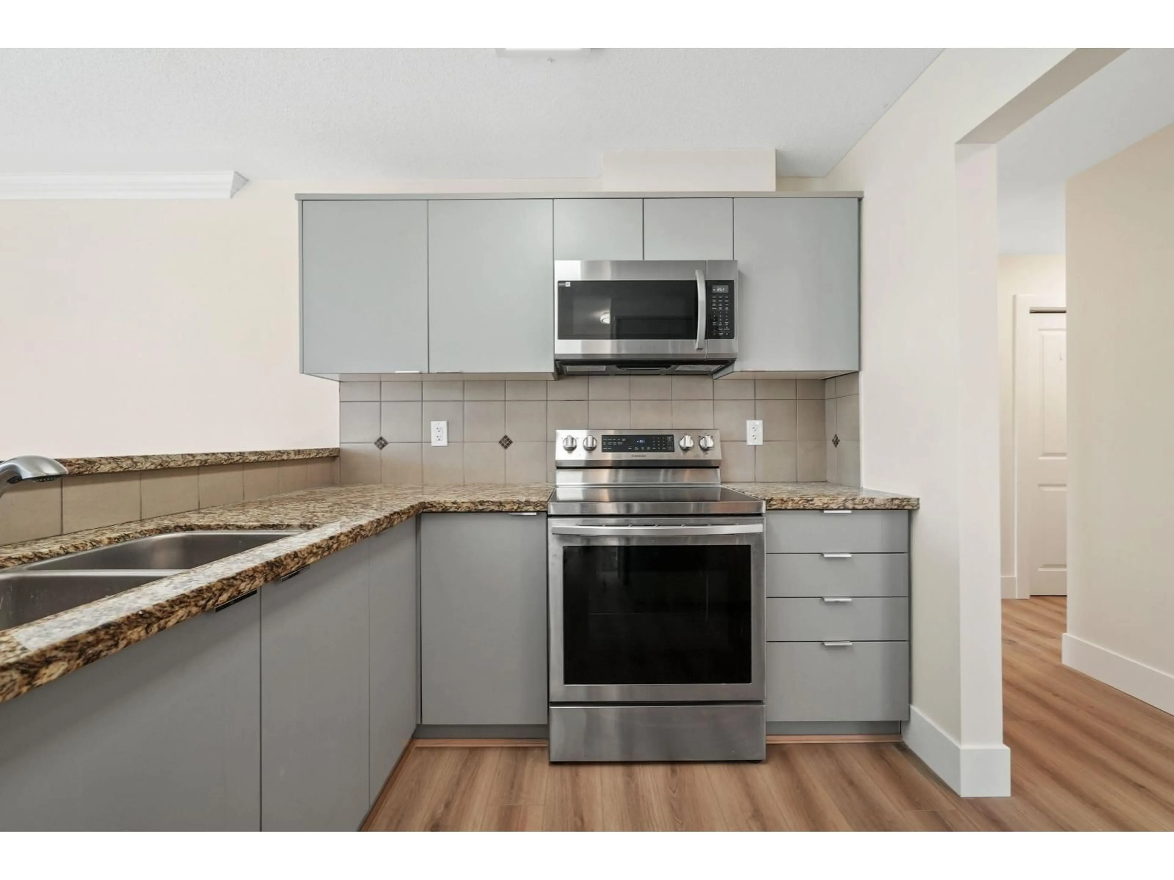 Standard kitchen, unknown for 212 - 9000 BIRCH STREET, Chilliwack British Columbia V2P8G2