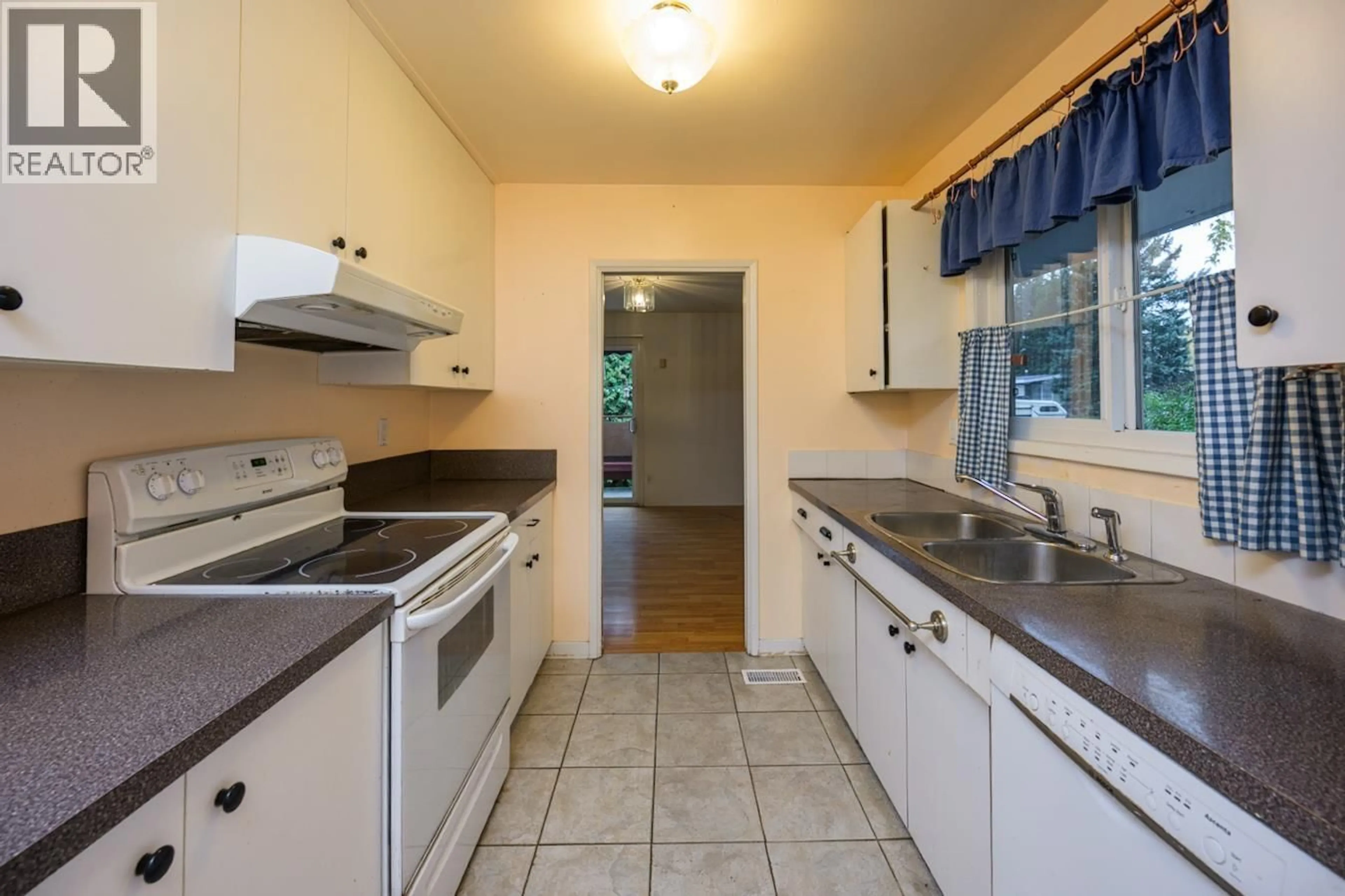 Standard kitchen, unknown for 1214 POWELL AVENUE, Prince George British Columbia V2M4C8