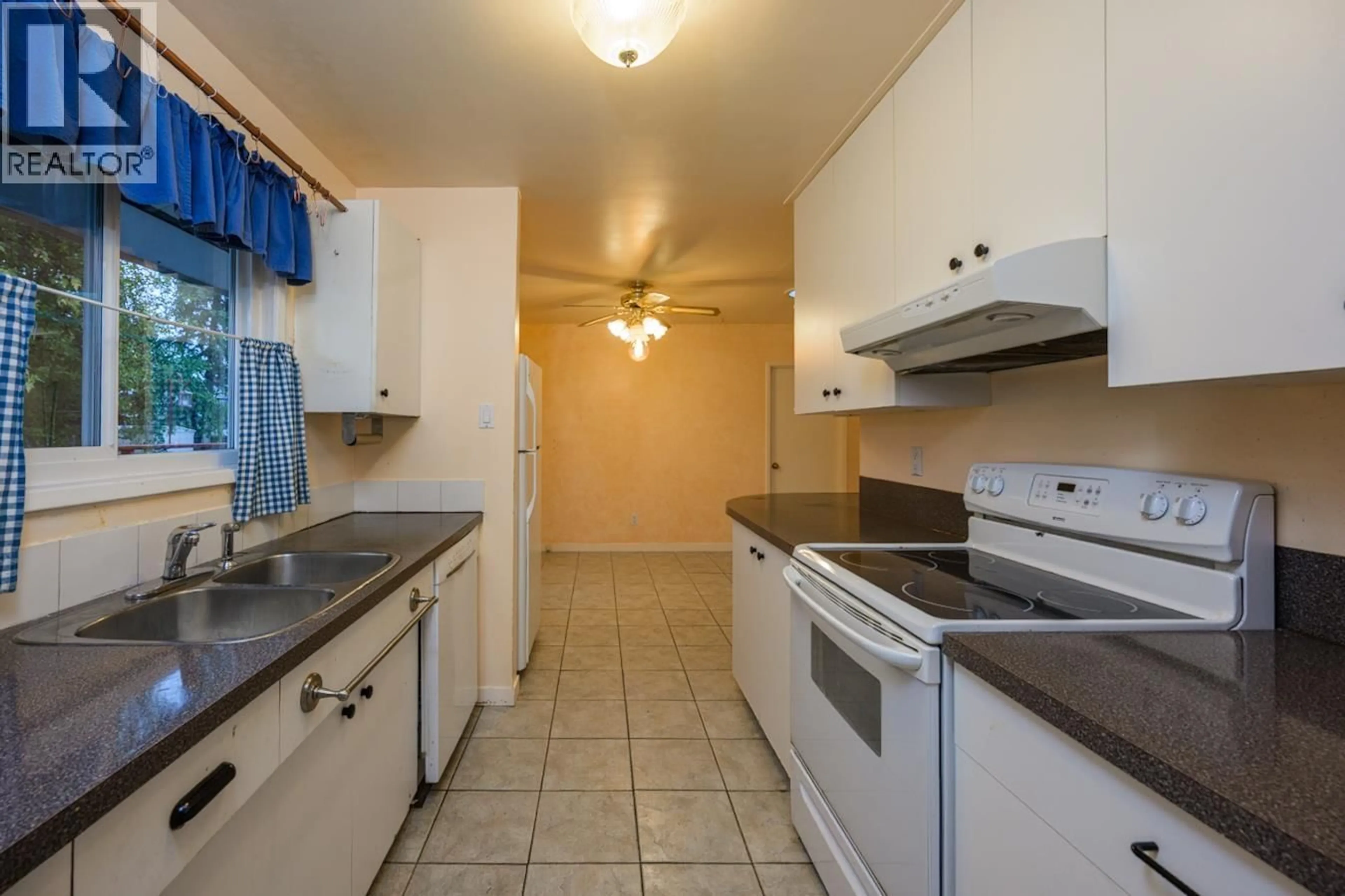 Standard kitchen, unknown for 1214 POWELL AVENUE, Prince George British Columbia V2M4C8