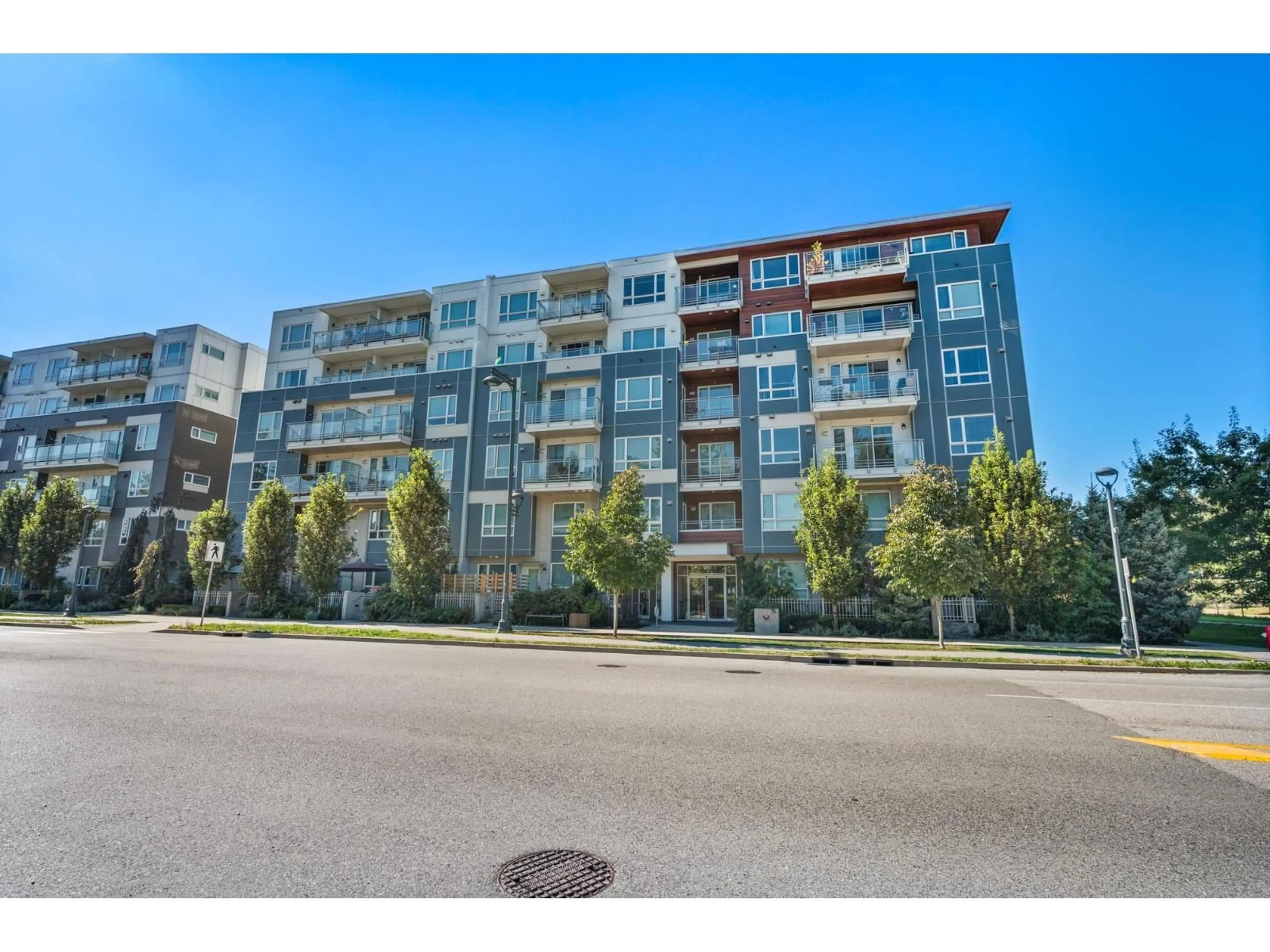 A pic from outside/outdoor area/front of a property/back of a property/a pic from drone, unknown for 614 - 10603 140, Surrey British Columbia V3T0M8