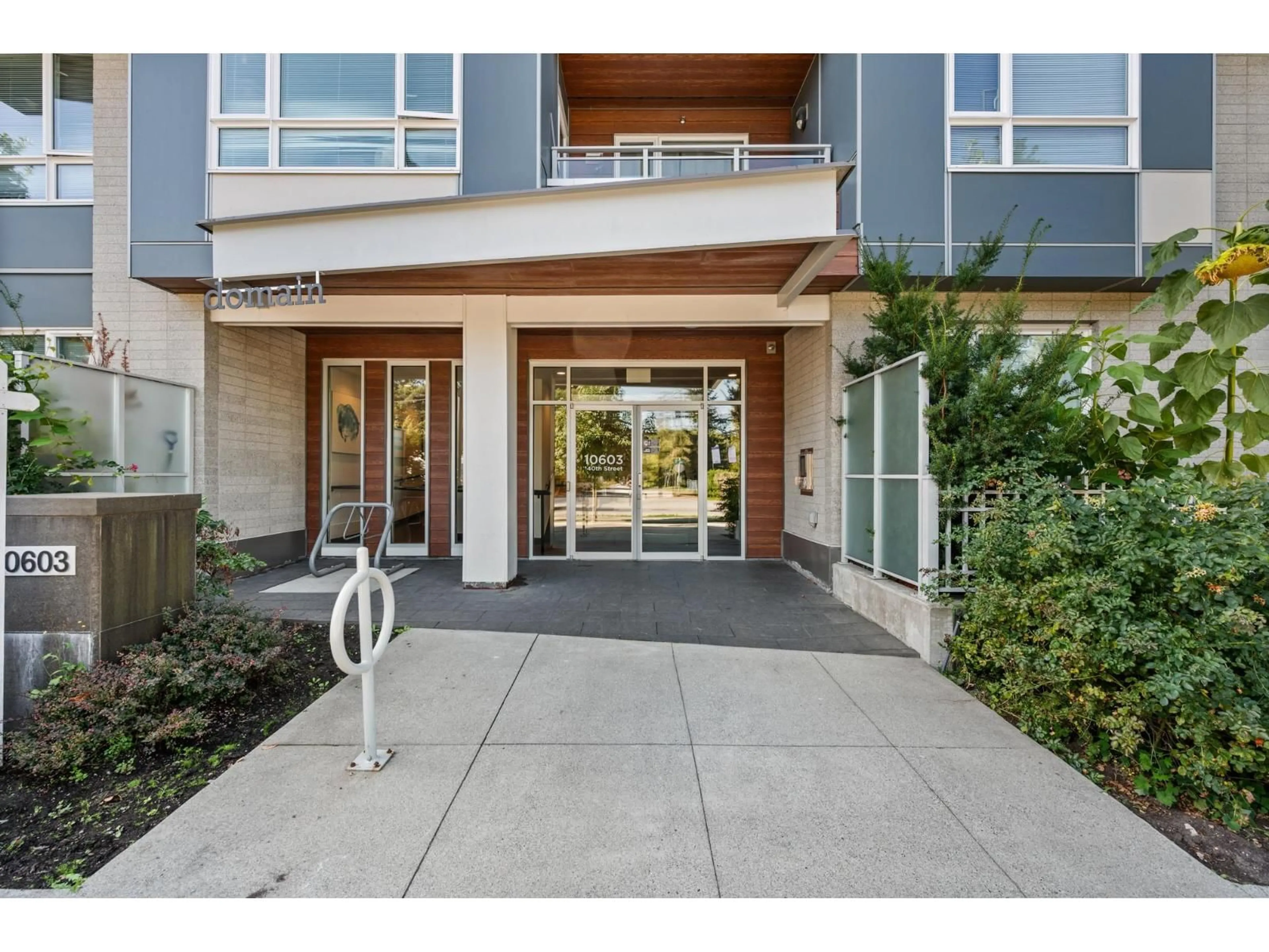 Indoor entryway for 614 - 10603 140, Surrey British Columbia V3T0M8