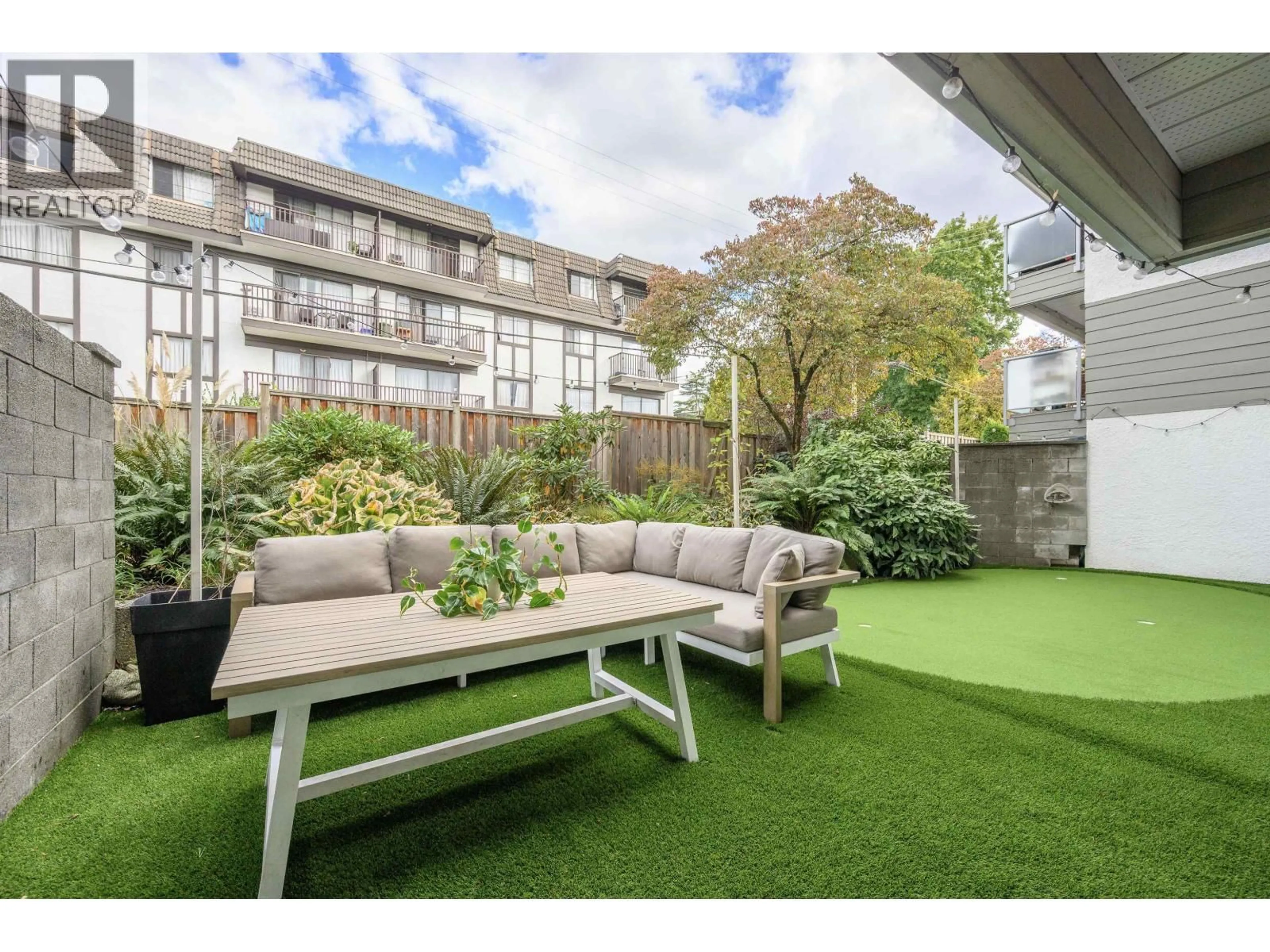 Patio, street for 105 - 308 2ND STREET, North Vancouver British Columbia V7M1E1