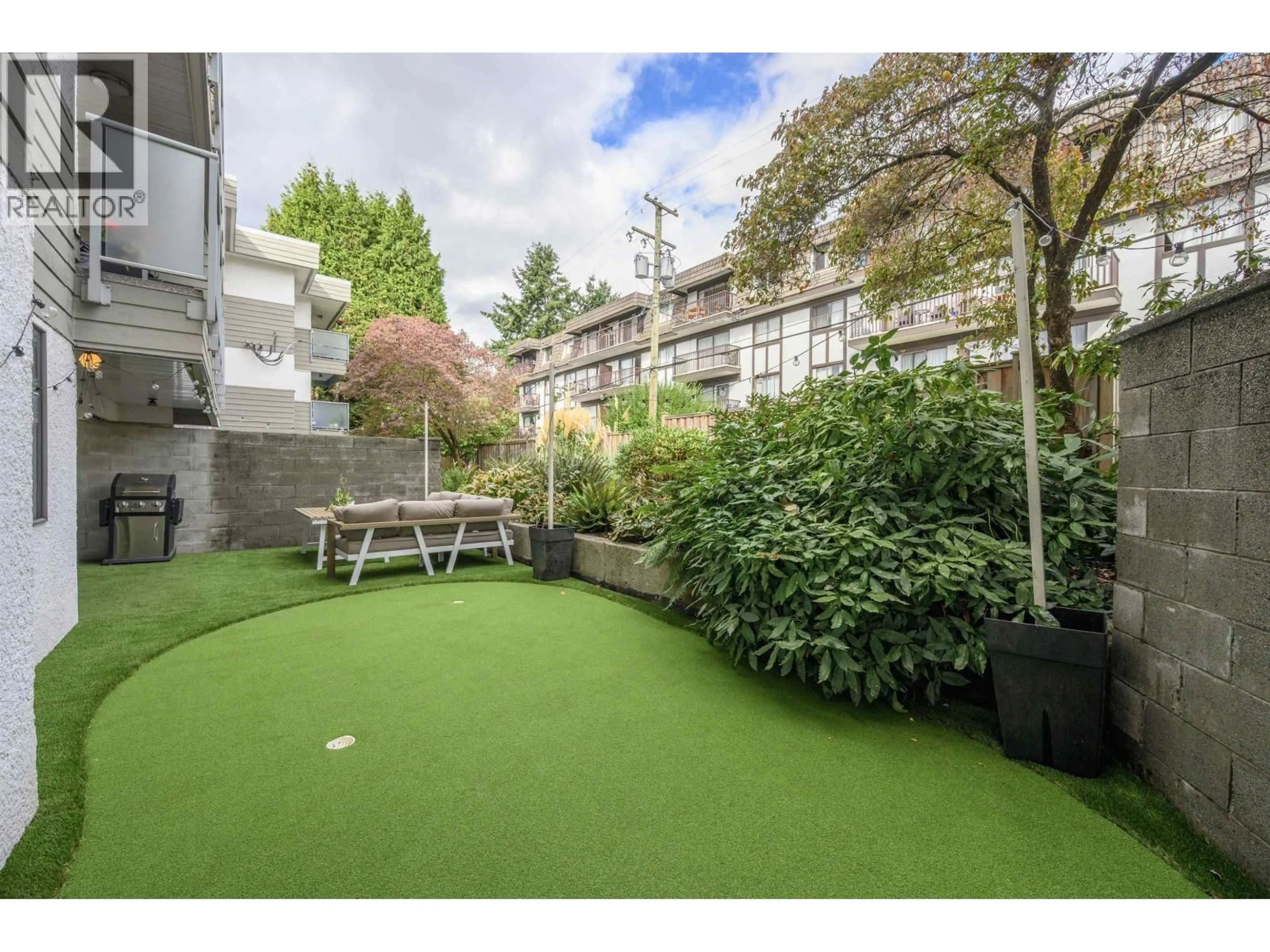 Patio, street for 105 - 308 2ND STREET, North Vancouver British Columbia V7M1E1