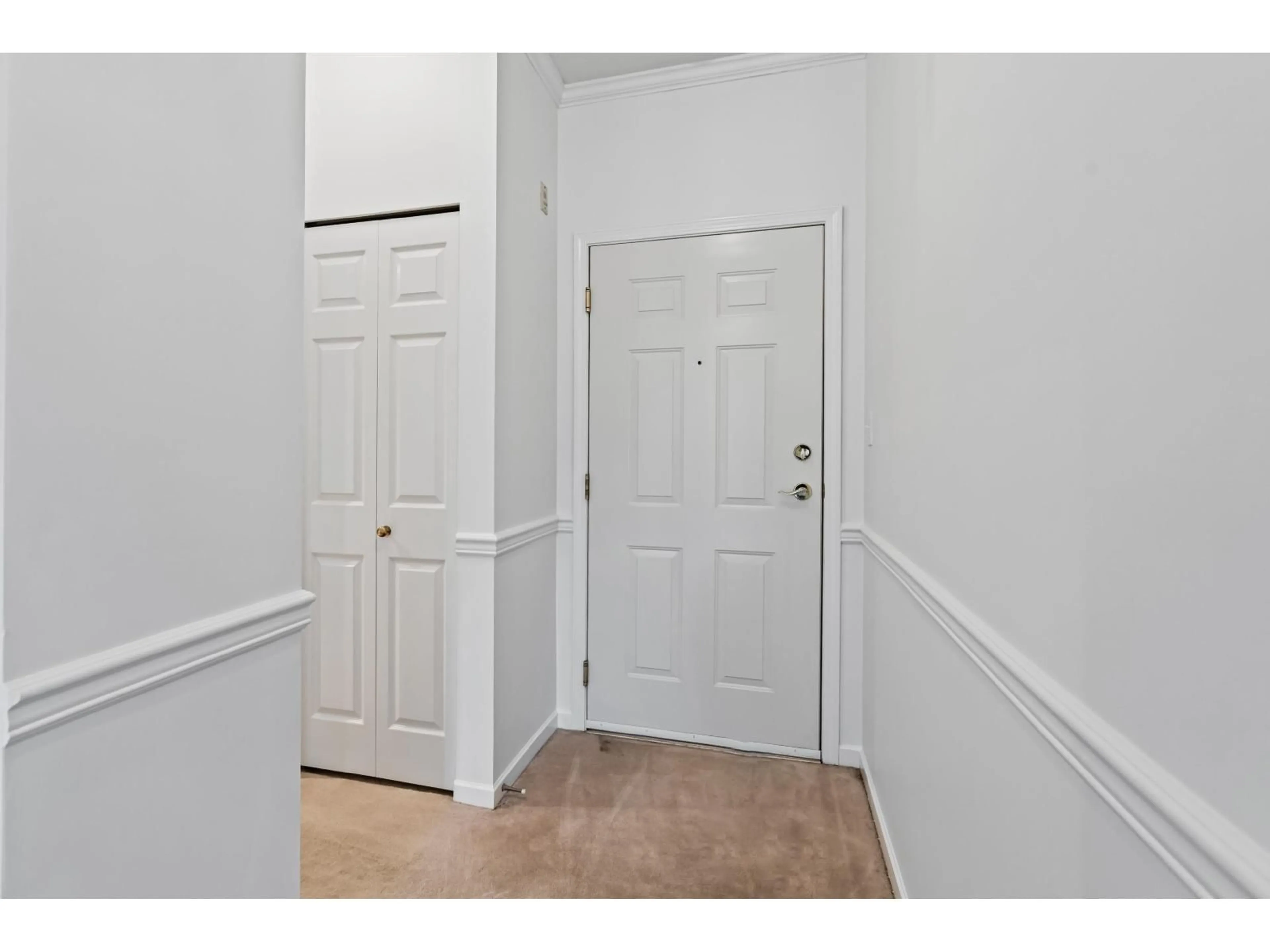 Indoor entryway for 311 - 1533 BEST, White Rock British Columbia V4B4E9