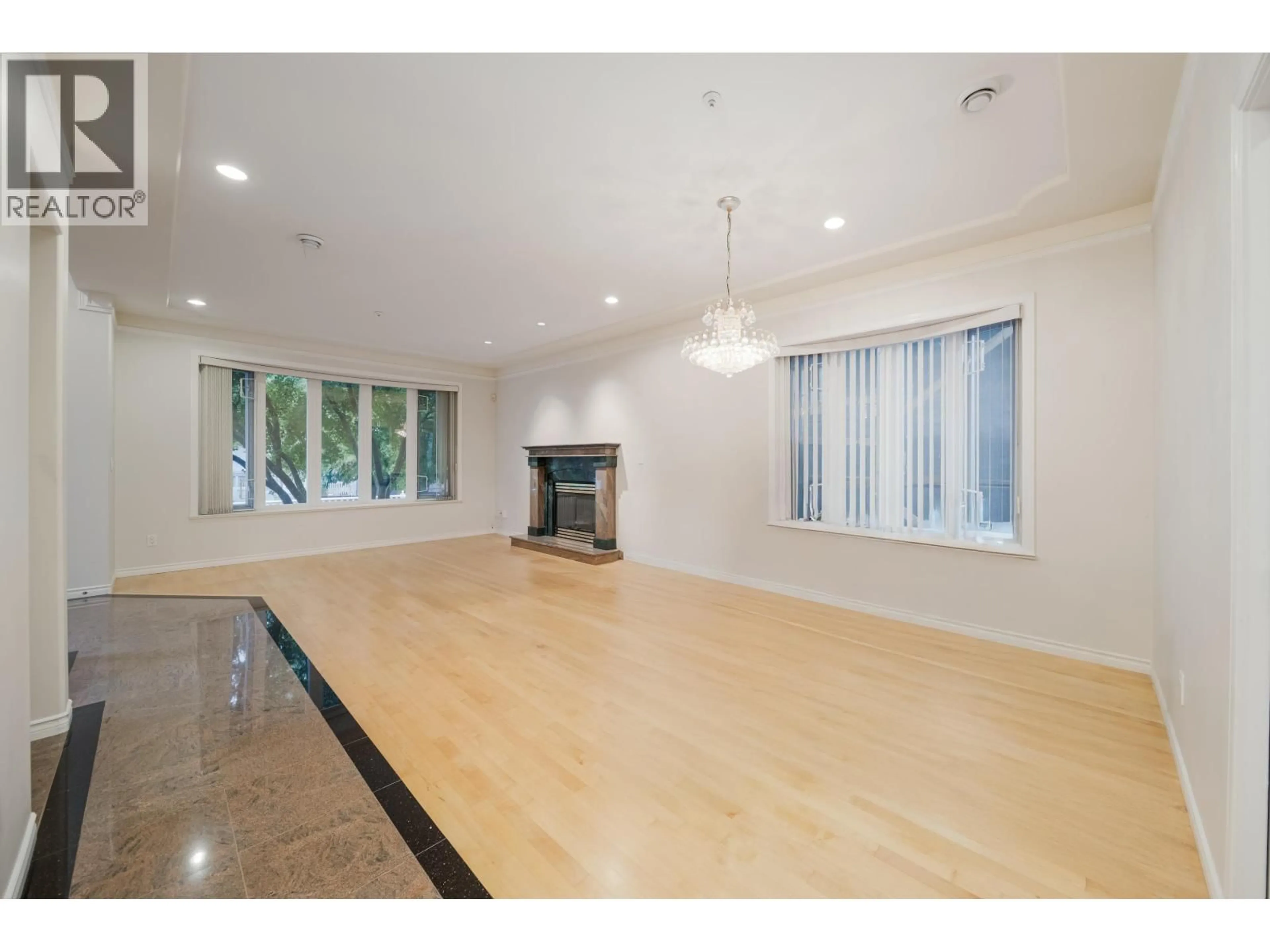 Unknown for 5470 WALES STREET, Vancouver British Columbia V5R3M8