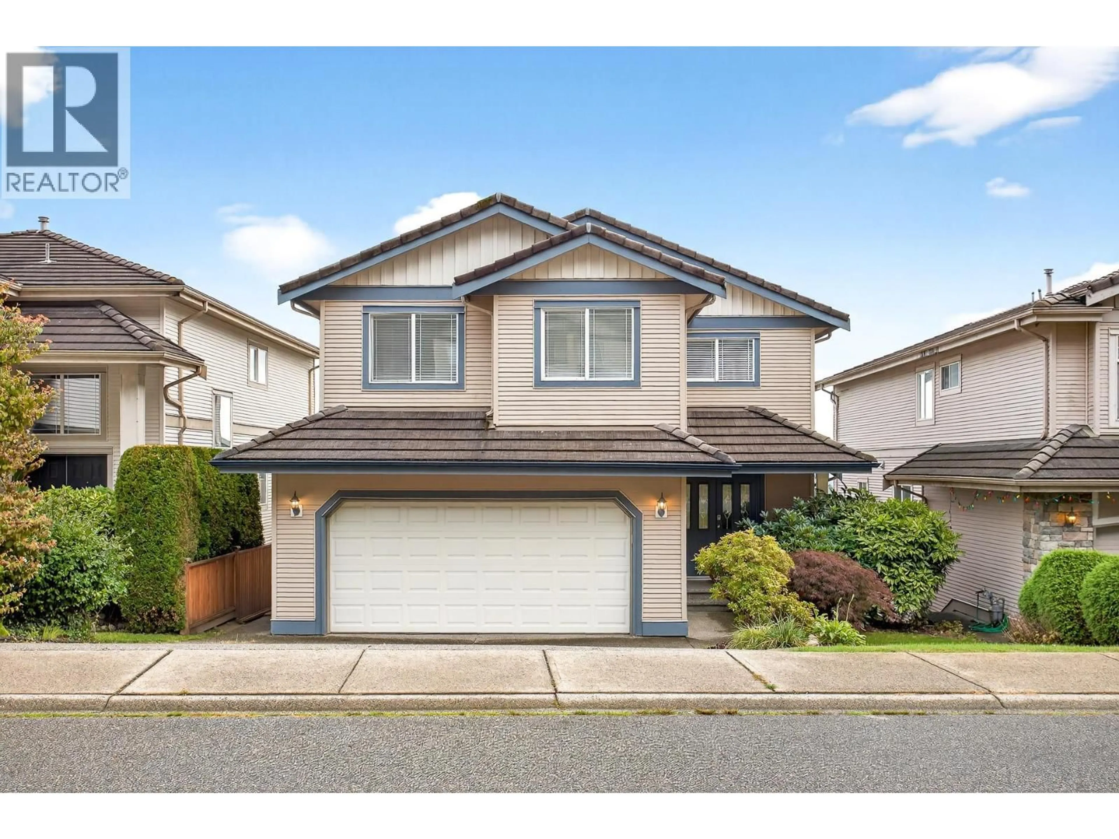 Home with vinyl exterior material, street for 3028 MAPLEWOOD COURT, Coquitlam British Columbia V3E3P3