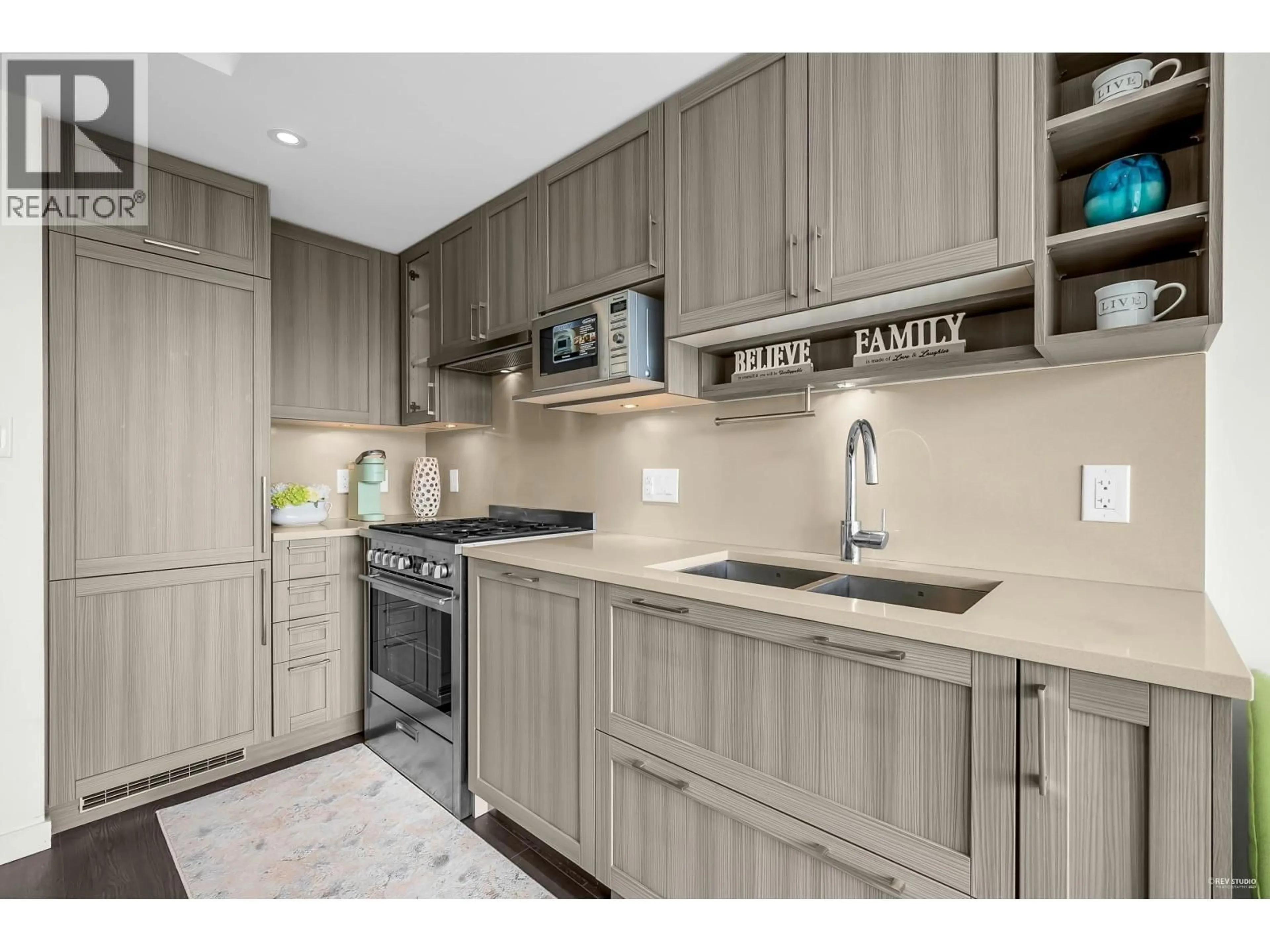 Open concept kitchen, ceramic/tile floor for 1906 - 5515 BOUNDARY ROAD, Vancouver British Columbia V5R0E3