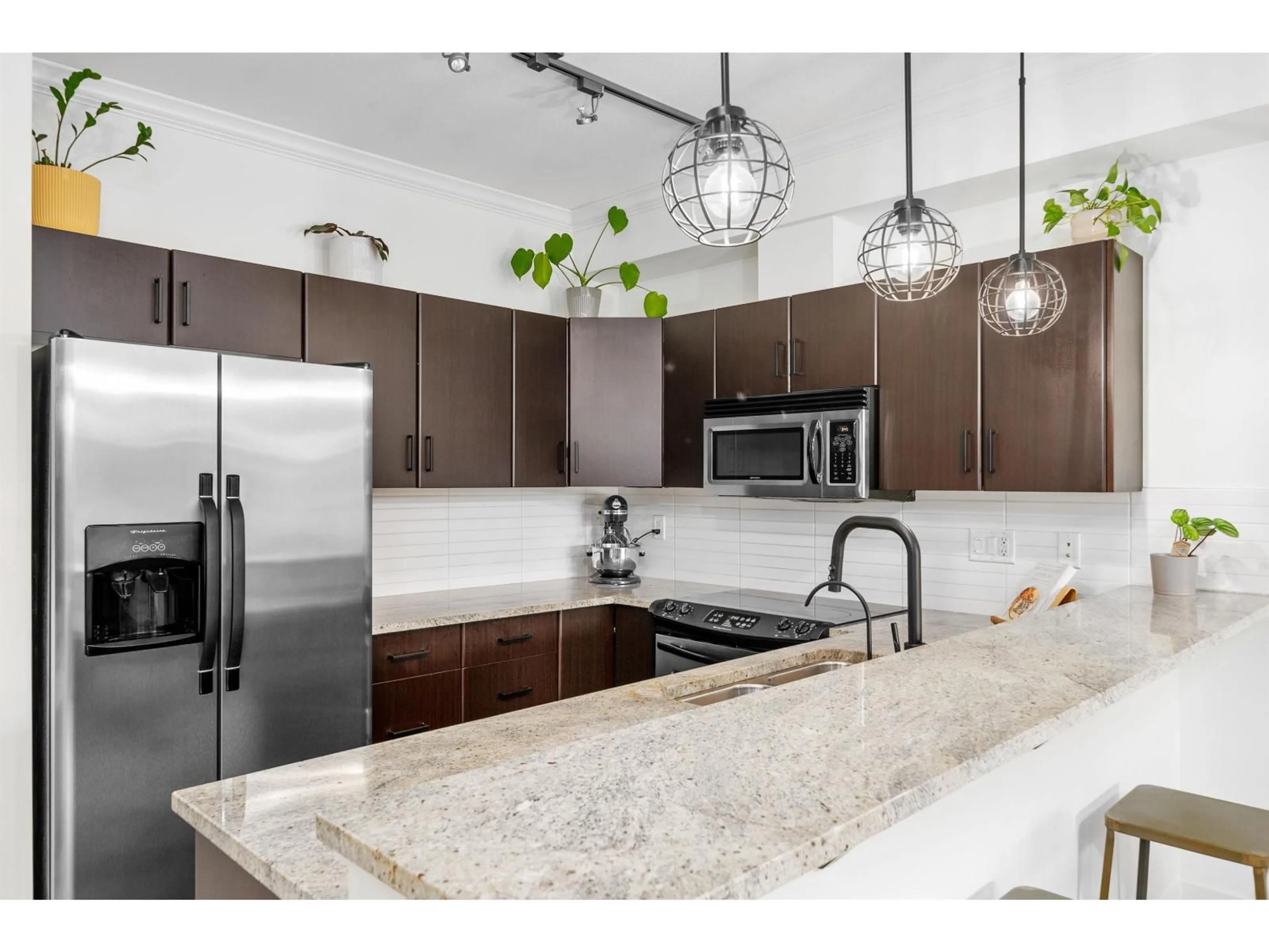 Open concept kitchen, ceramic/tile floor for 308 - 2632 PAULINE, Abbotsford British Columbia V2S0C9