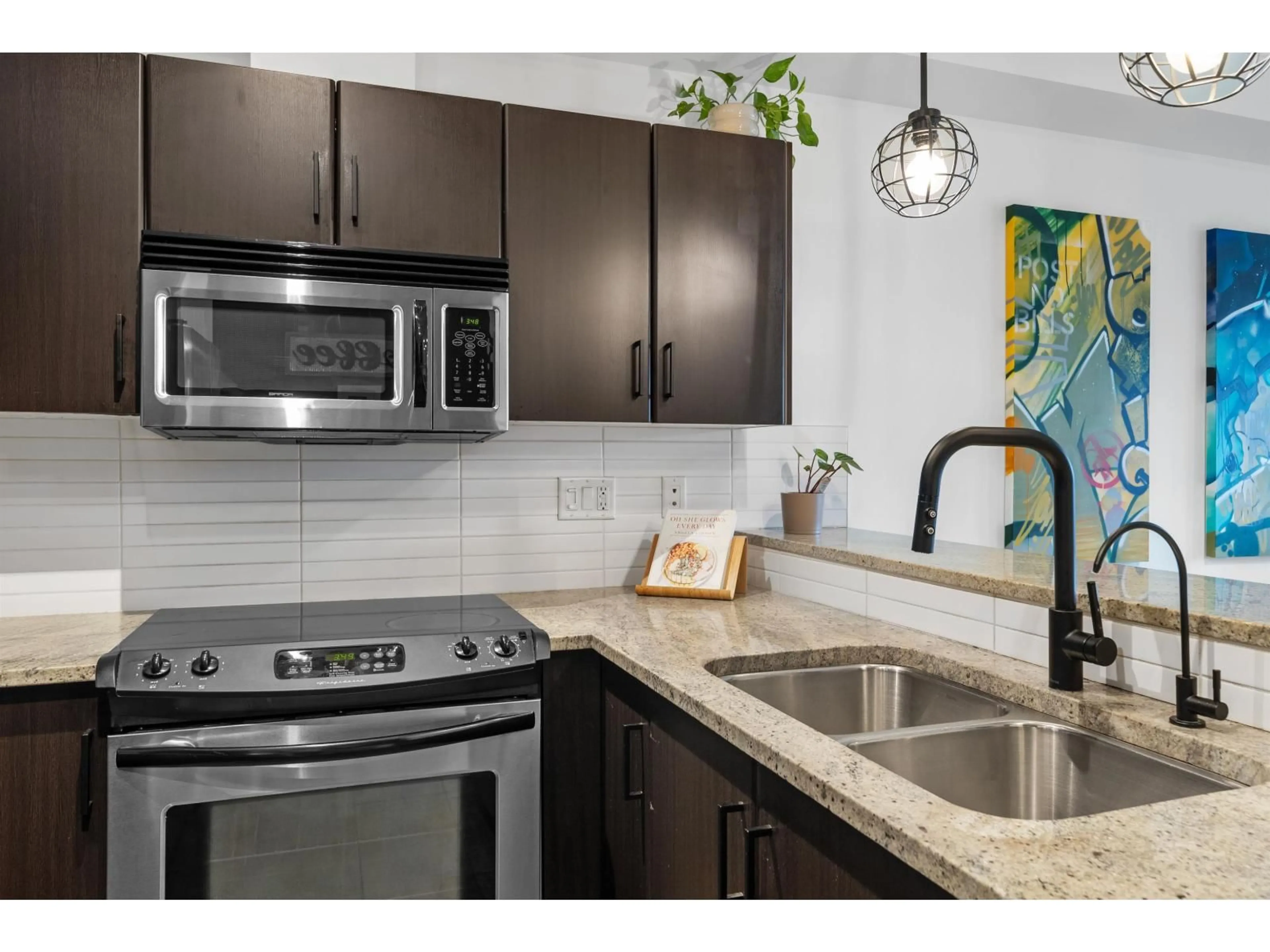 Standard kitchen, ceramic/tile floor for 308 - 2632 PAULINE, Abbotsford British Columbia V2S0C9