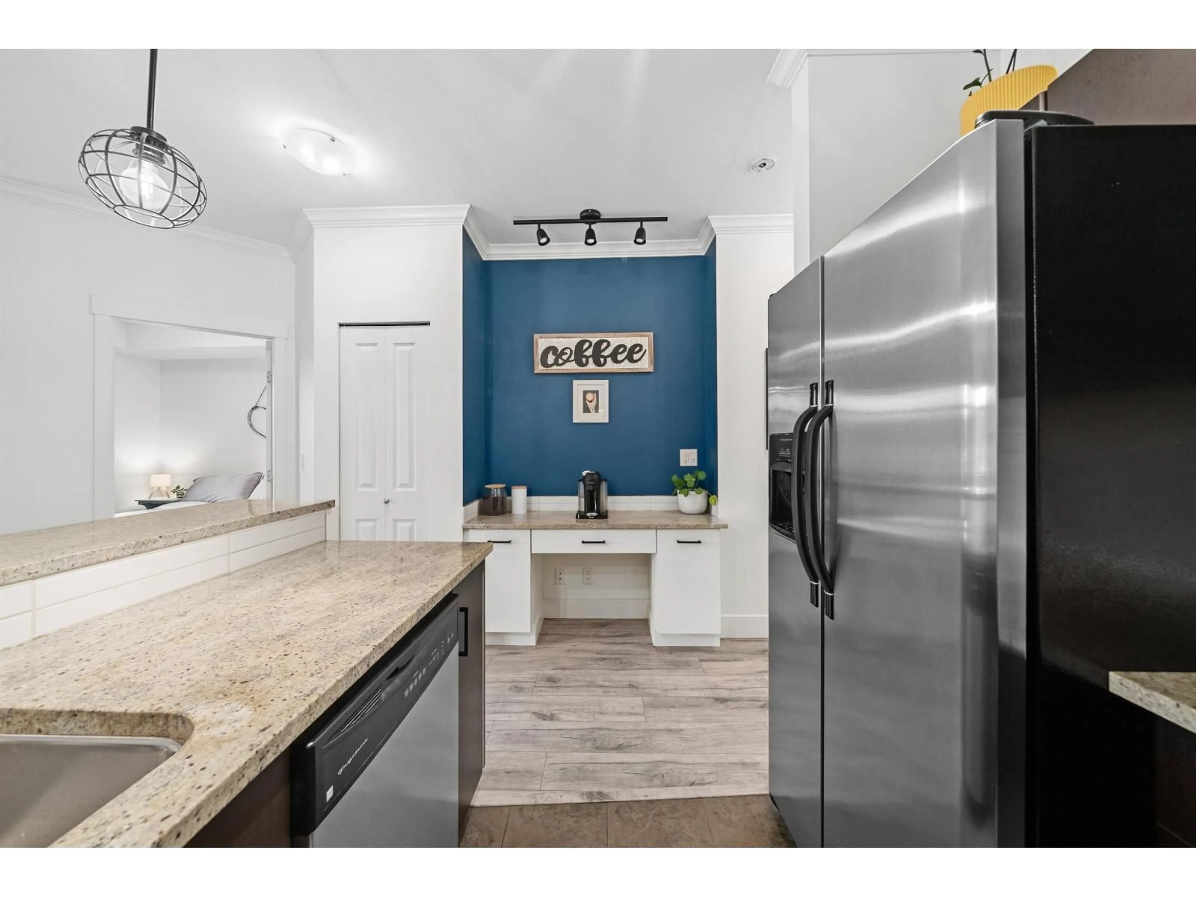 Open concept kitchen, ceramic/tile floor for 308 - 2632 PAULINE, Abbotsford British Columbia V2S0C9
