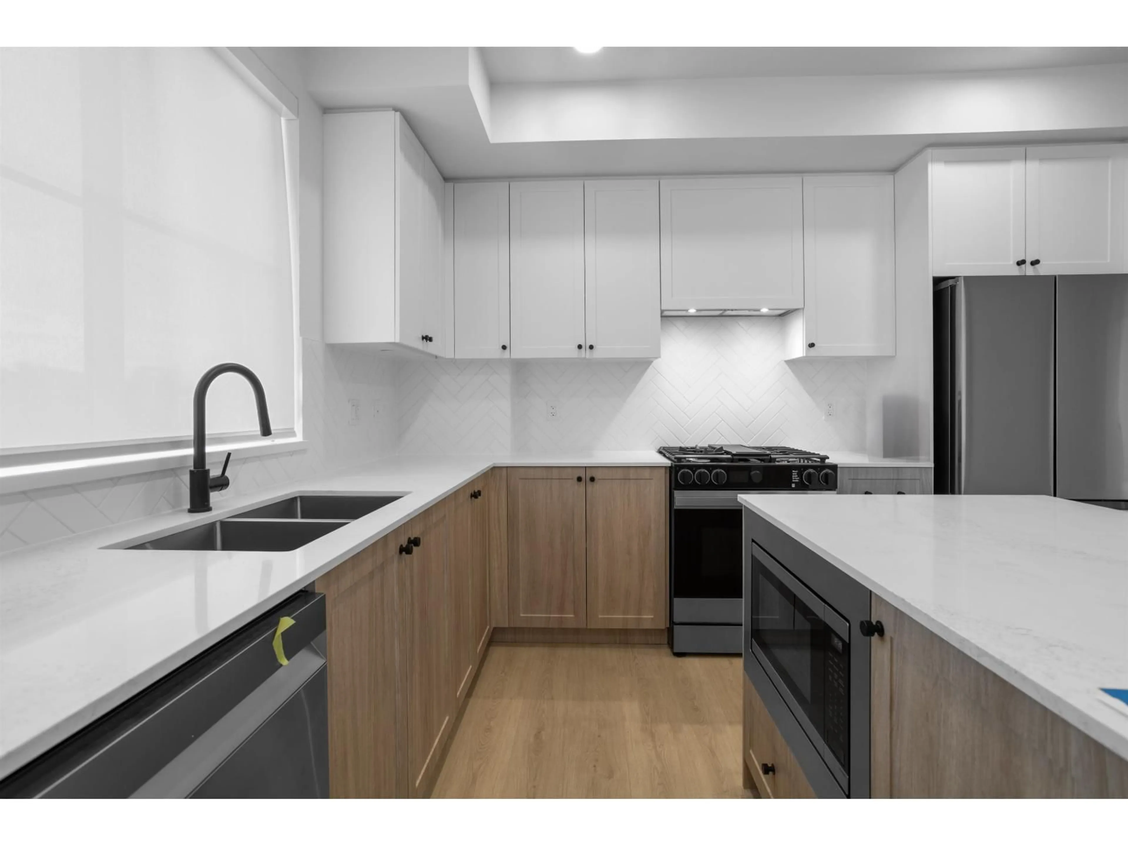 Standard kitchen, unknown for 205 - 19885 76, Langley British Columbia V2Y1S1