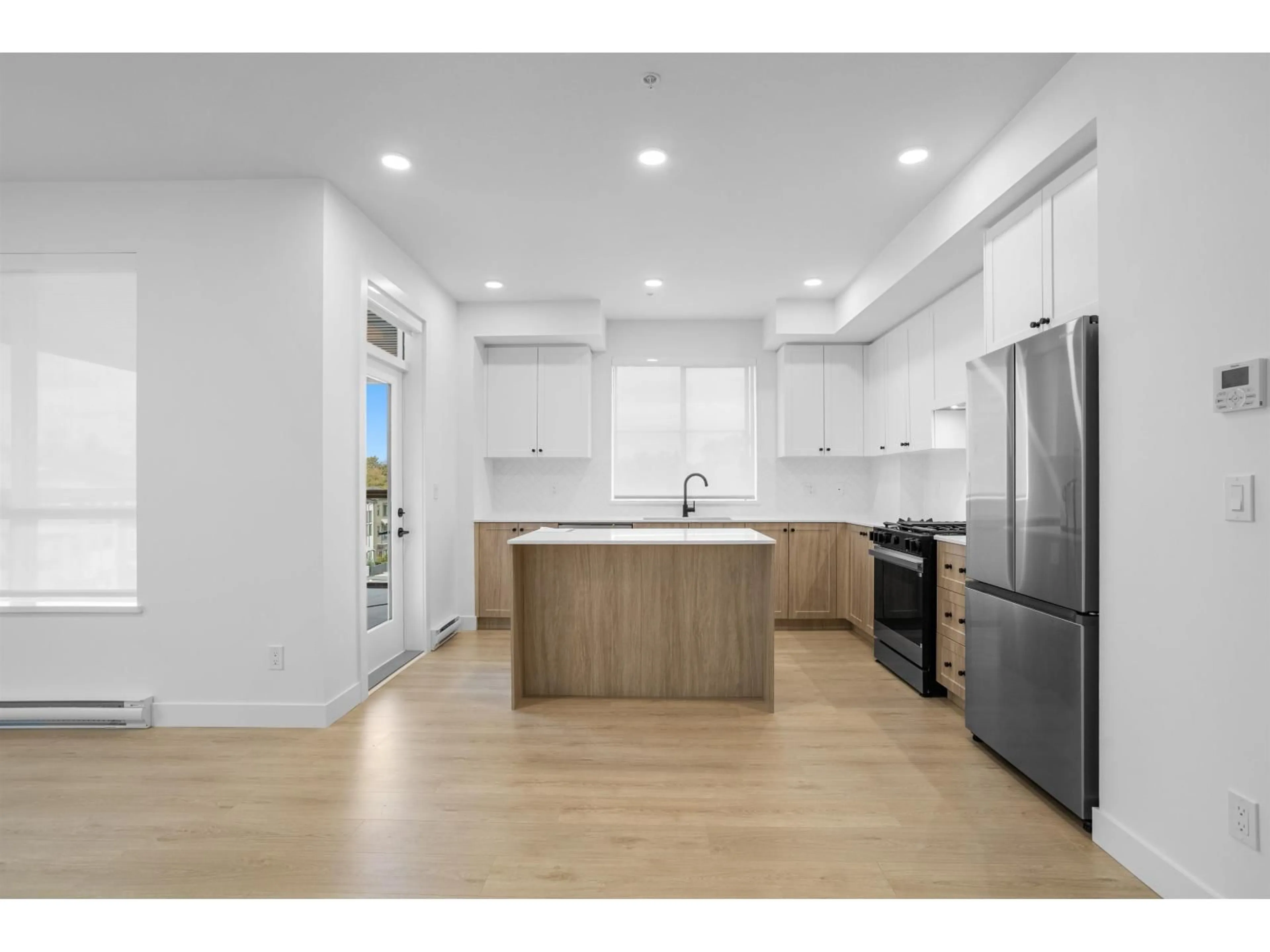 Open concept kitchen, unknown for 205 - 19885 76, Langley British Columbia V2Y1S1