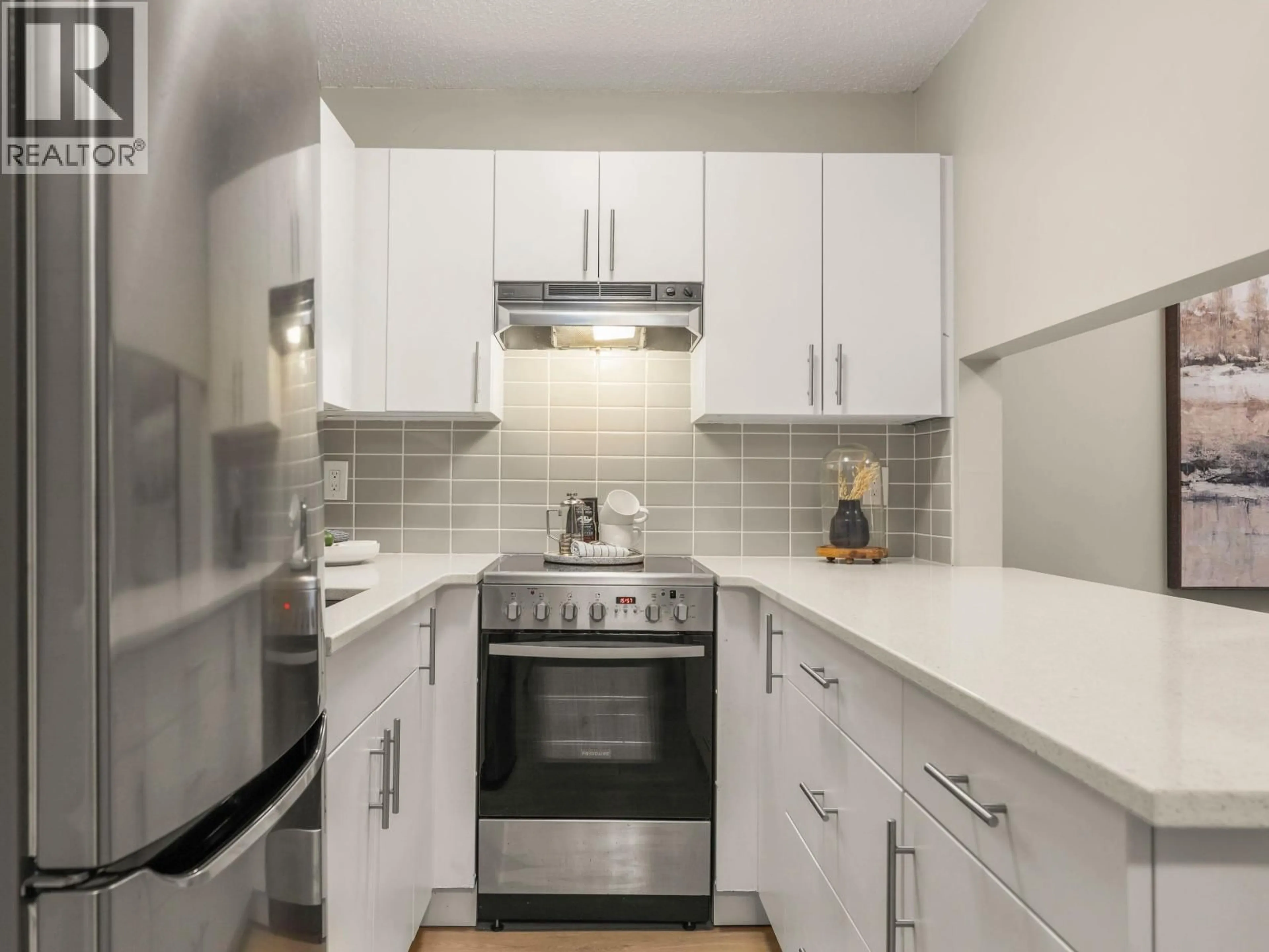 Standard kitchen, unknown for 216 - 1990 6TH AVENUE, Vancouver British Columbia V6J4V4