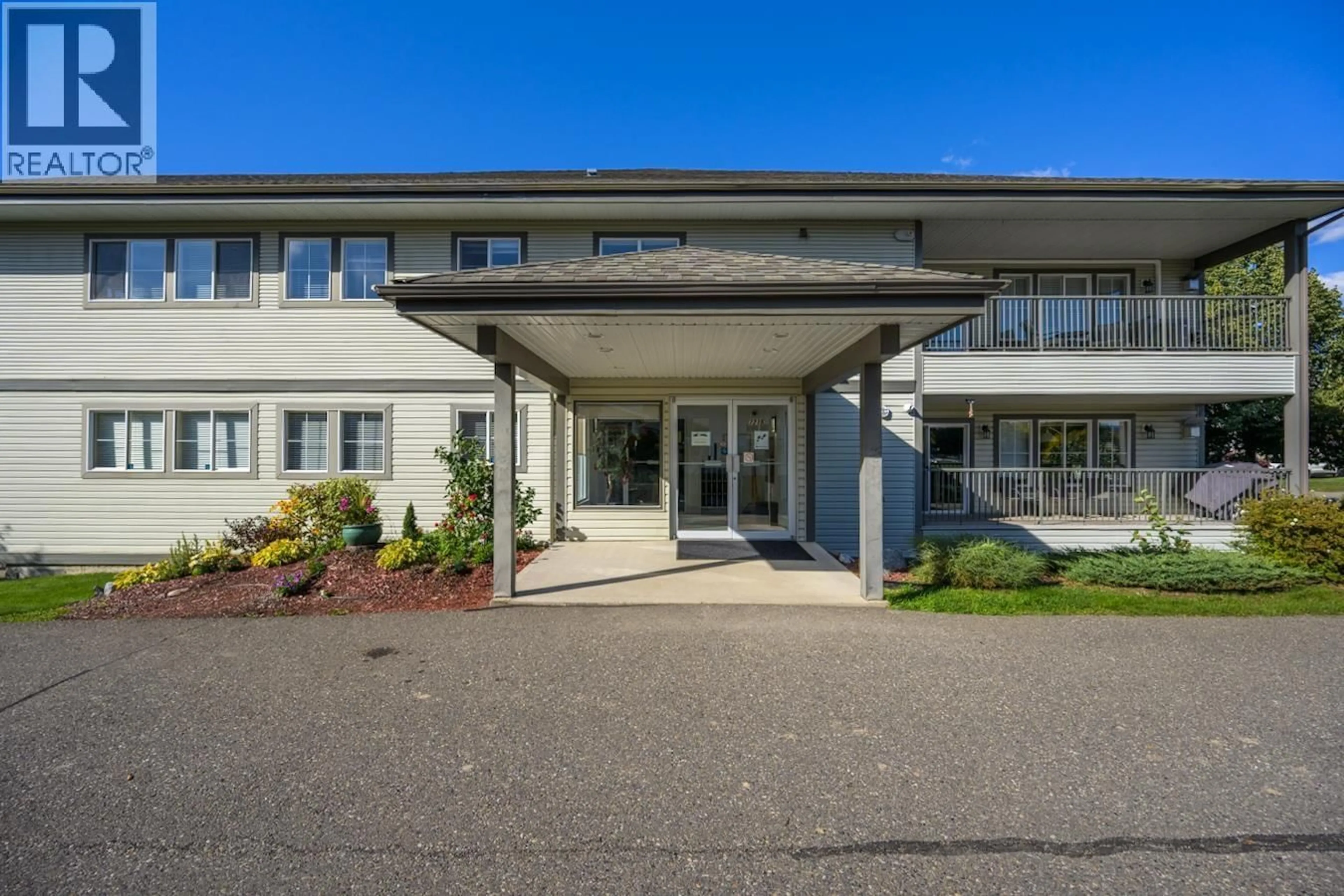 Indoor foyer for 102 - 7215 SOUTHRIDGE AVENUE, Prince George British Columbia V2N4Z3