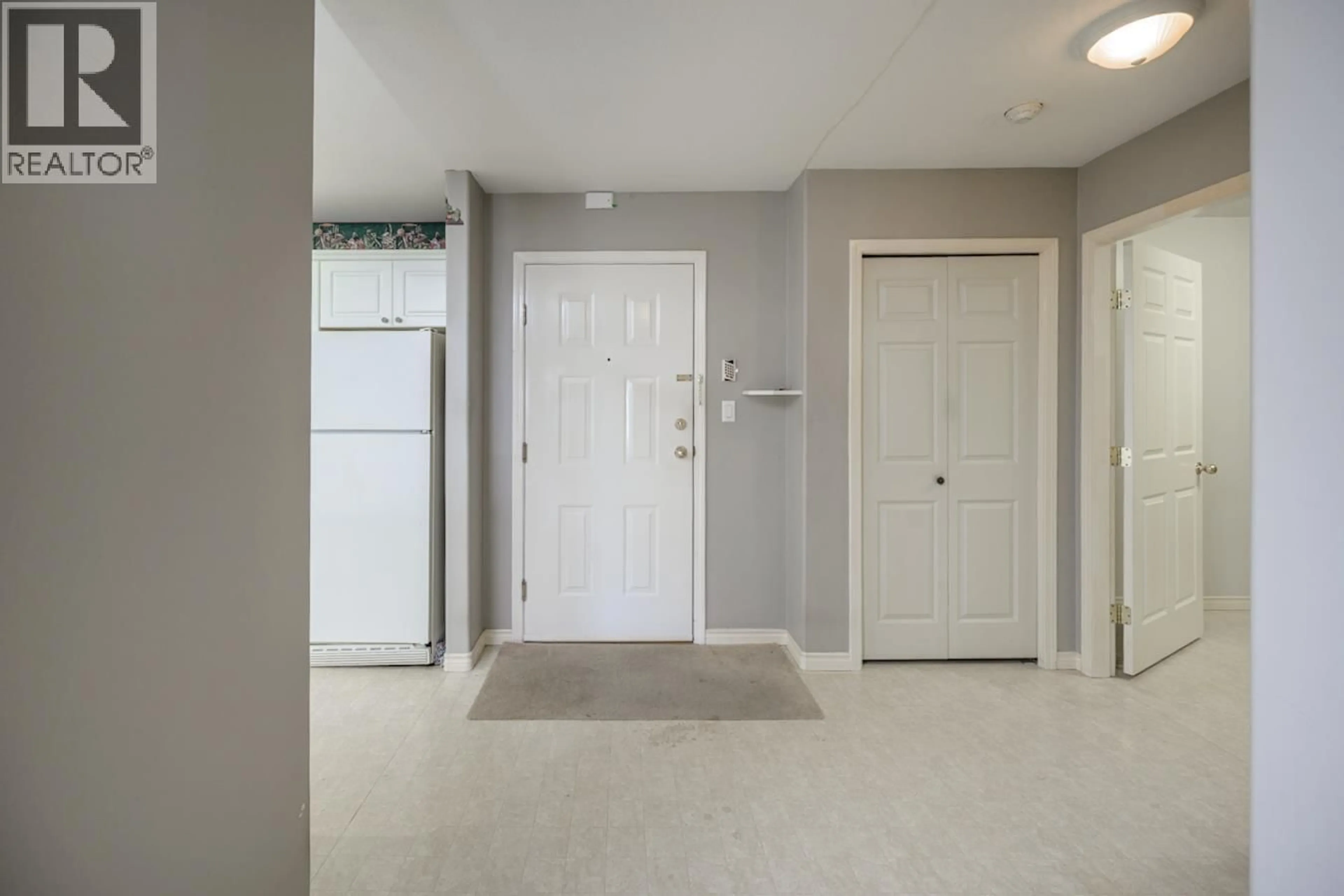 Indoor entryway for 102 - 7215 SOUTHRIDGE AVENUE, Prince George British Columbia V2N4Z3