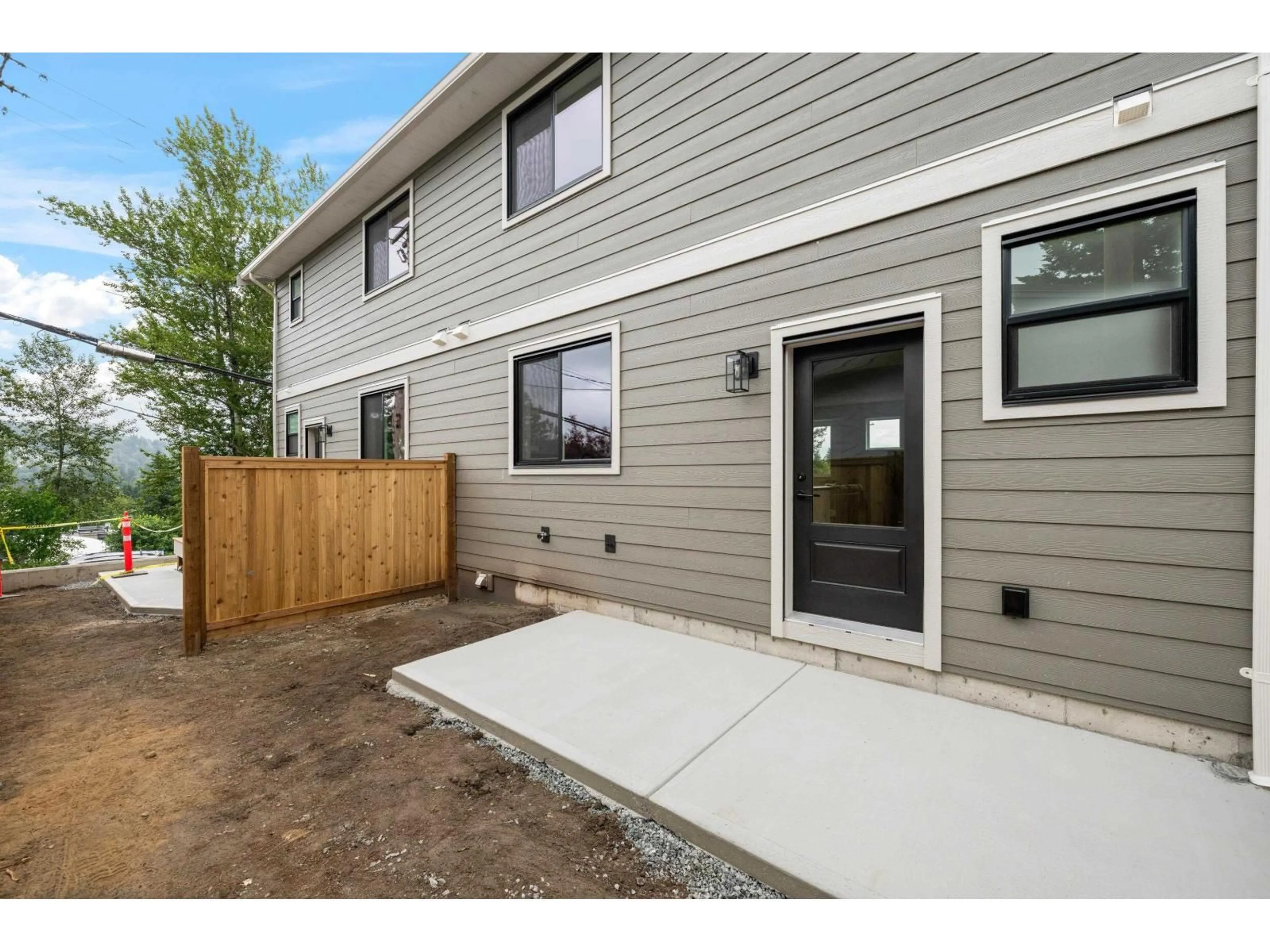 Home with vinyl exterior material, street for 2481 BECK, Abbotsford British Columbia V2S4S3