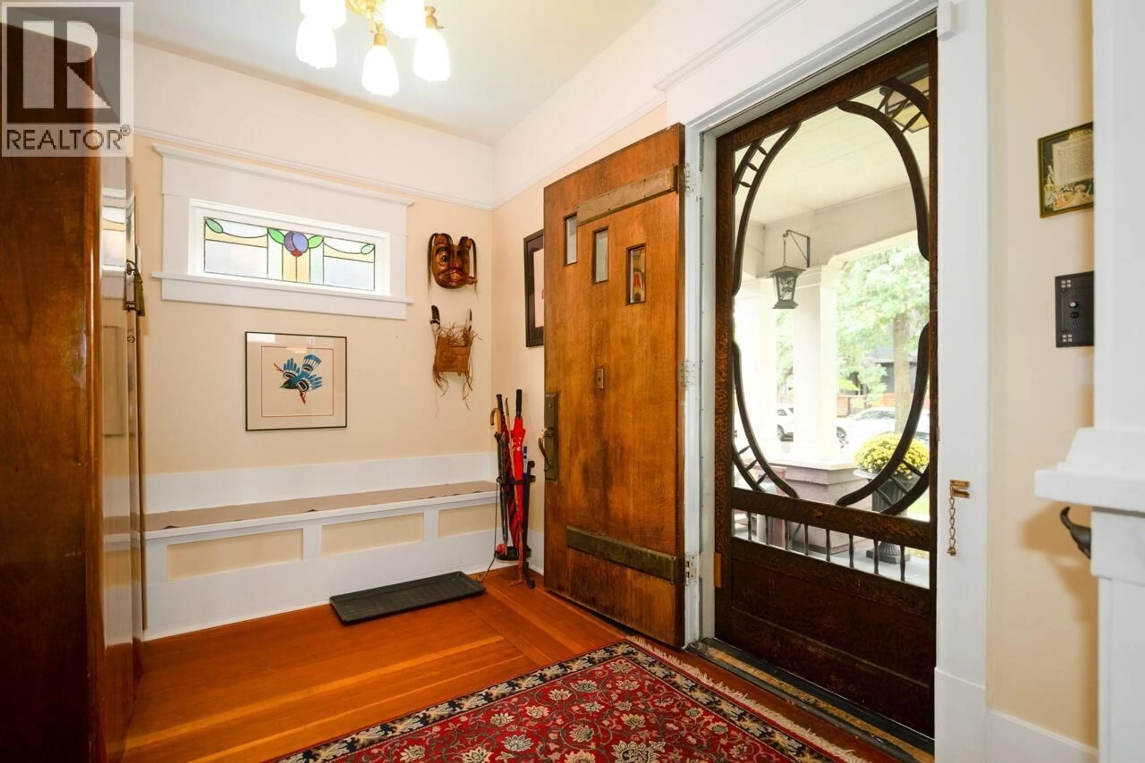 Indoor foyer for 2659 OXFORD STREET, Vancouver British Columbia V5K1N2