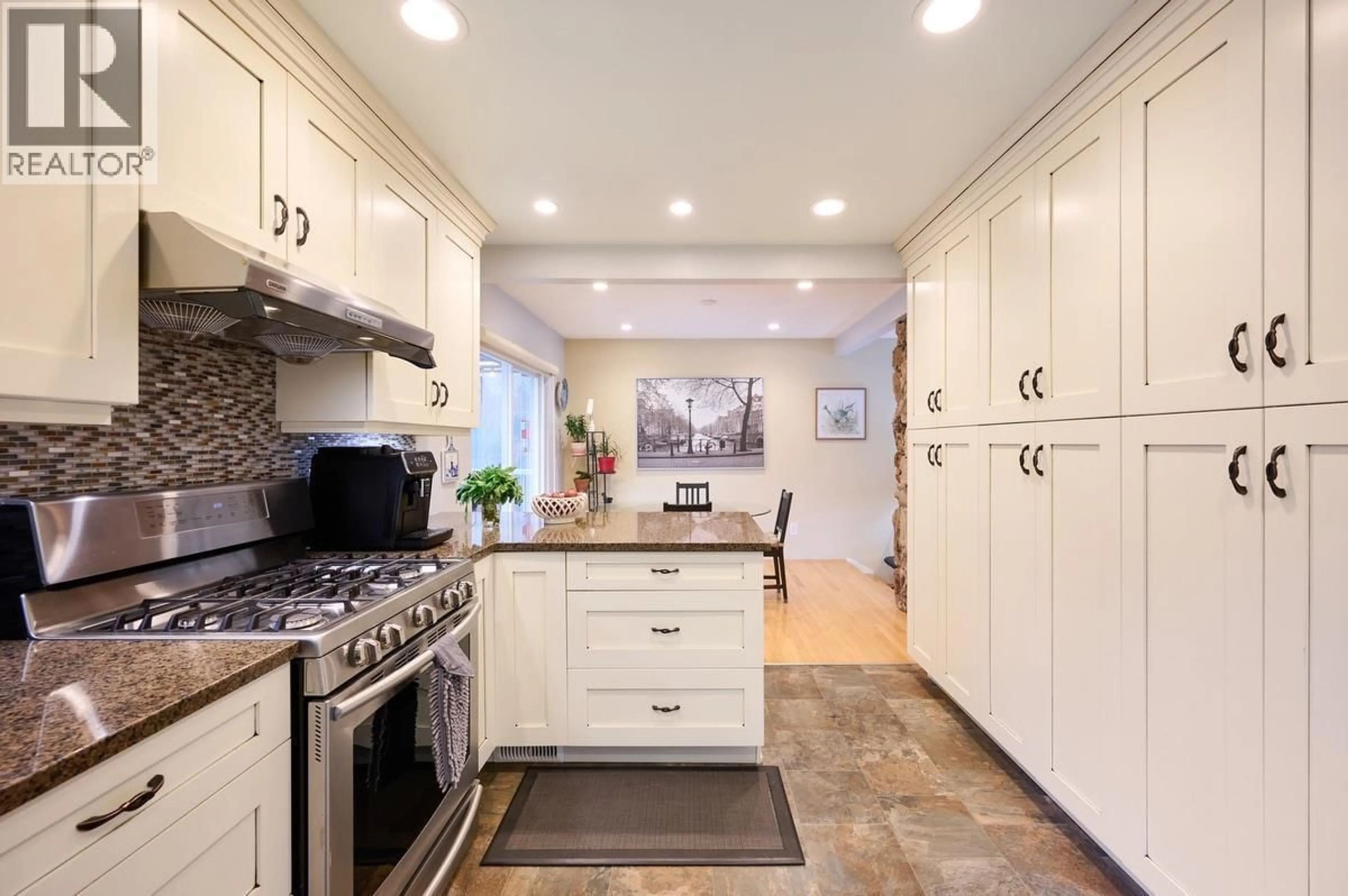 Contemporary kitchen, ceramic/tile floor for 3222 PINDA DRIVE, Port Moody British Columbia V3H3J7