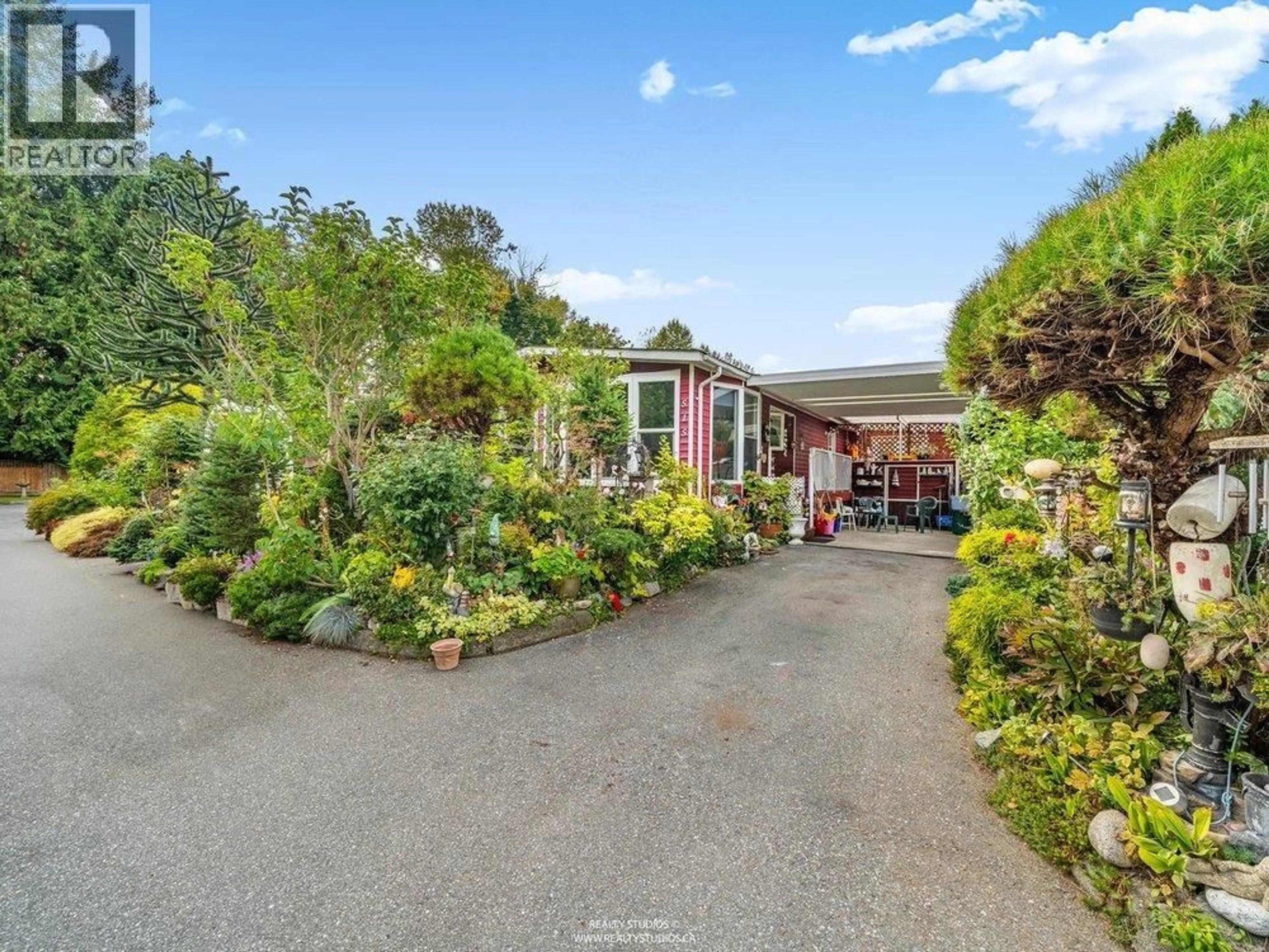 A pic from outside/outdoor area/front of a property/back of a property/a pic from drone, street for 515 TYEE COURT, West Vancouver British Columbia V7P3K3