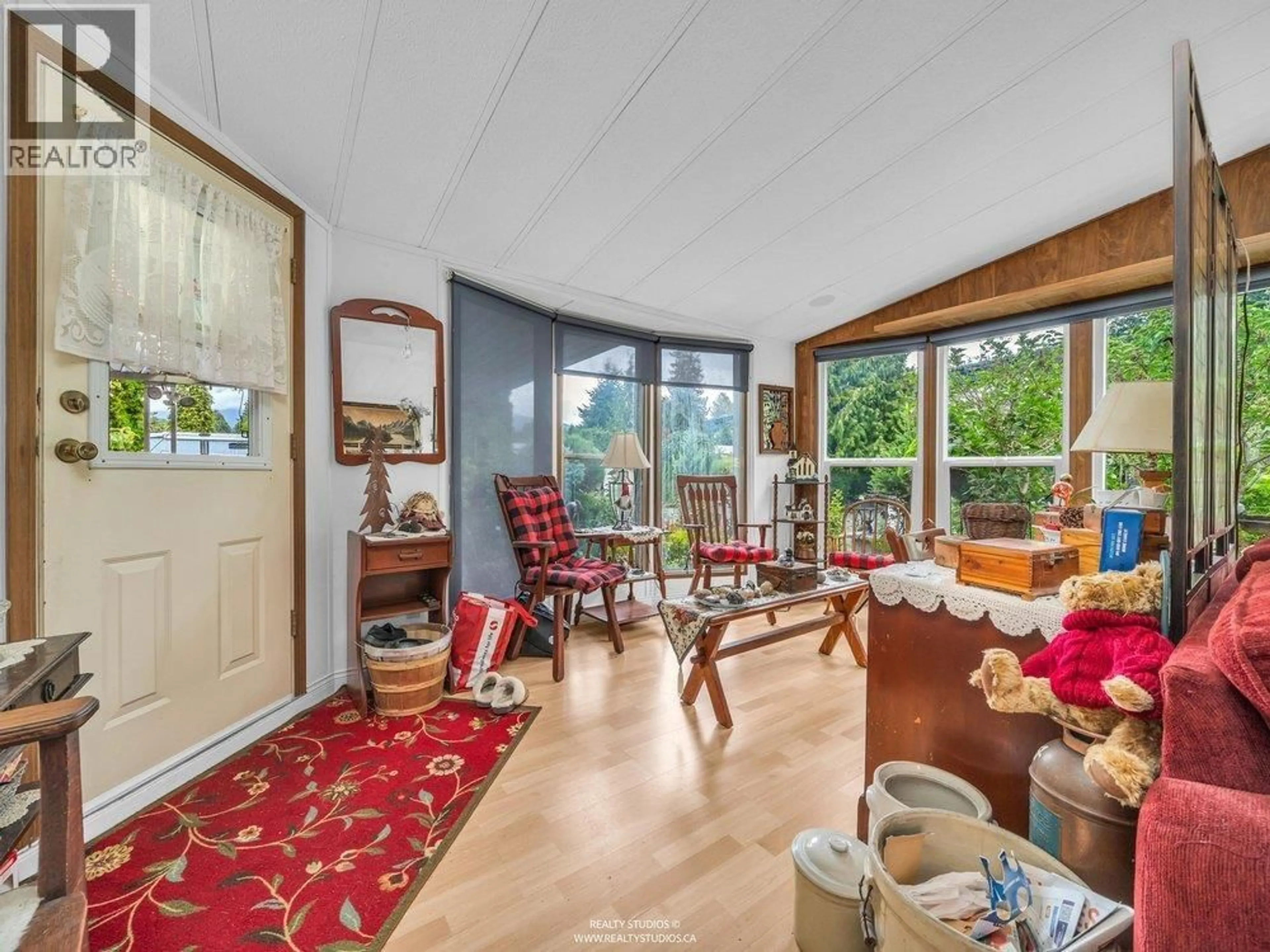 Living room with furniture, unknown for 515 TYEE COURT, West Vancouver British Columbia V7P3K3
