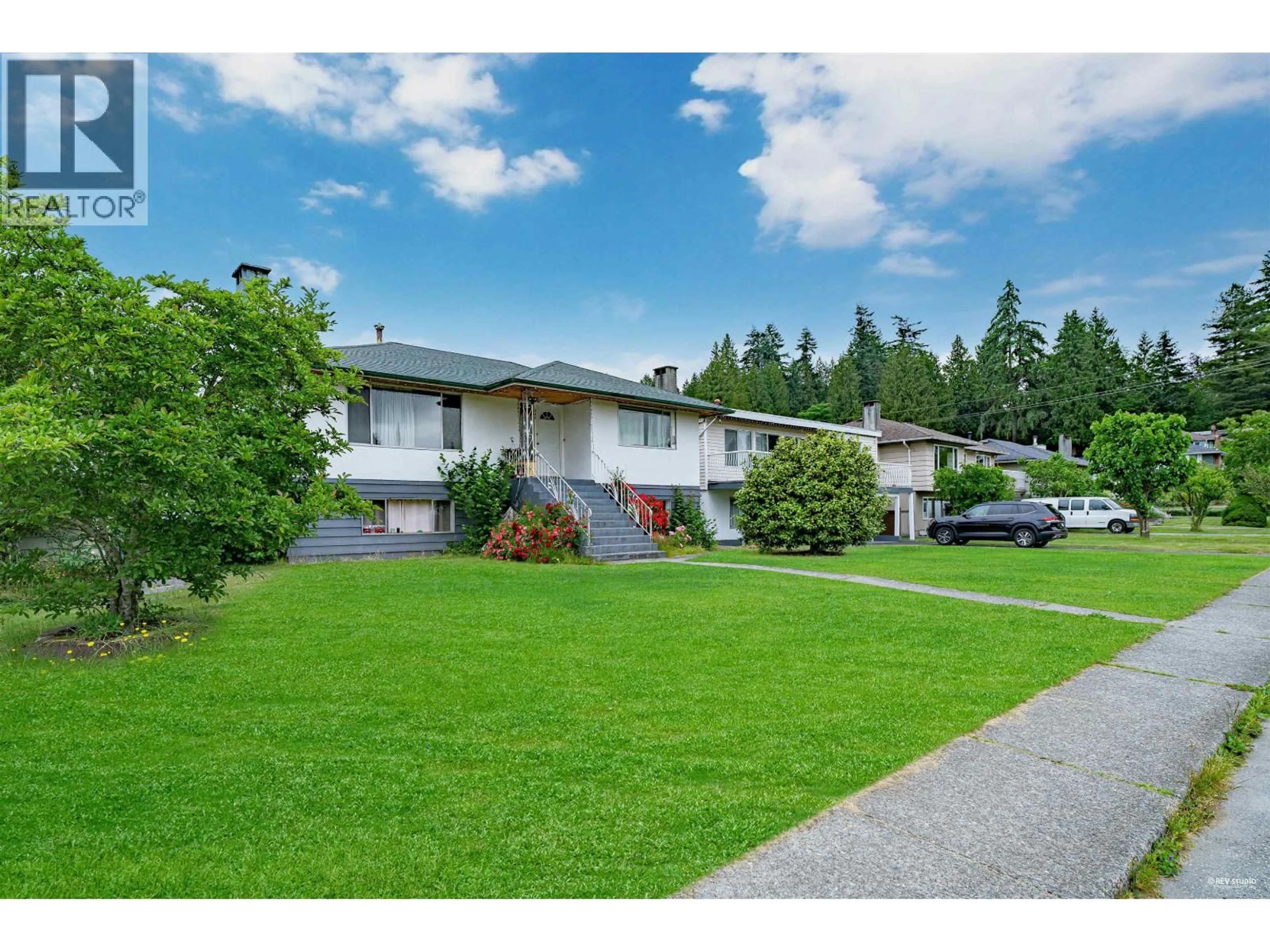 A pic from outside/outdoor area/front of a property/back of a property/a pic from drone, unknown for 342 18TH STREET, North Vancouver British Columbia V7L2X9