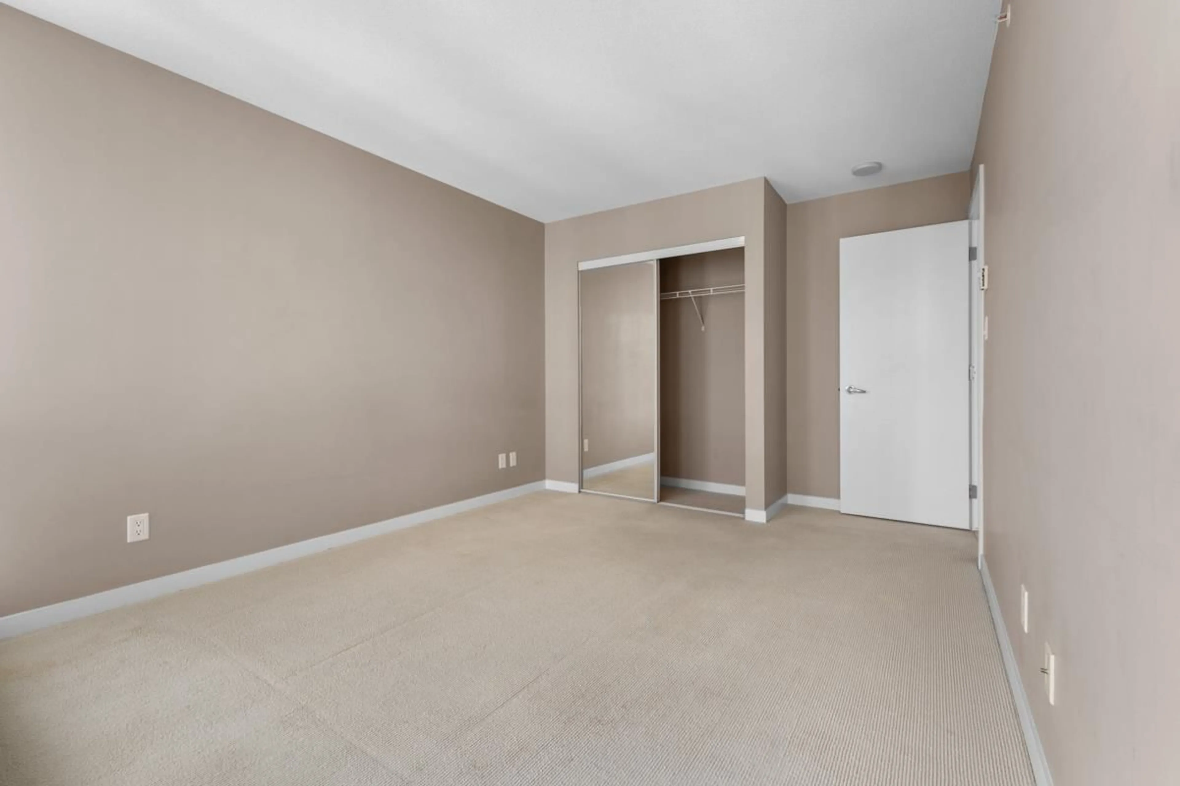 A pic of a room for 3003 - 9981 WHALLEY, Surrey British Columbia V3T0G6