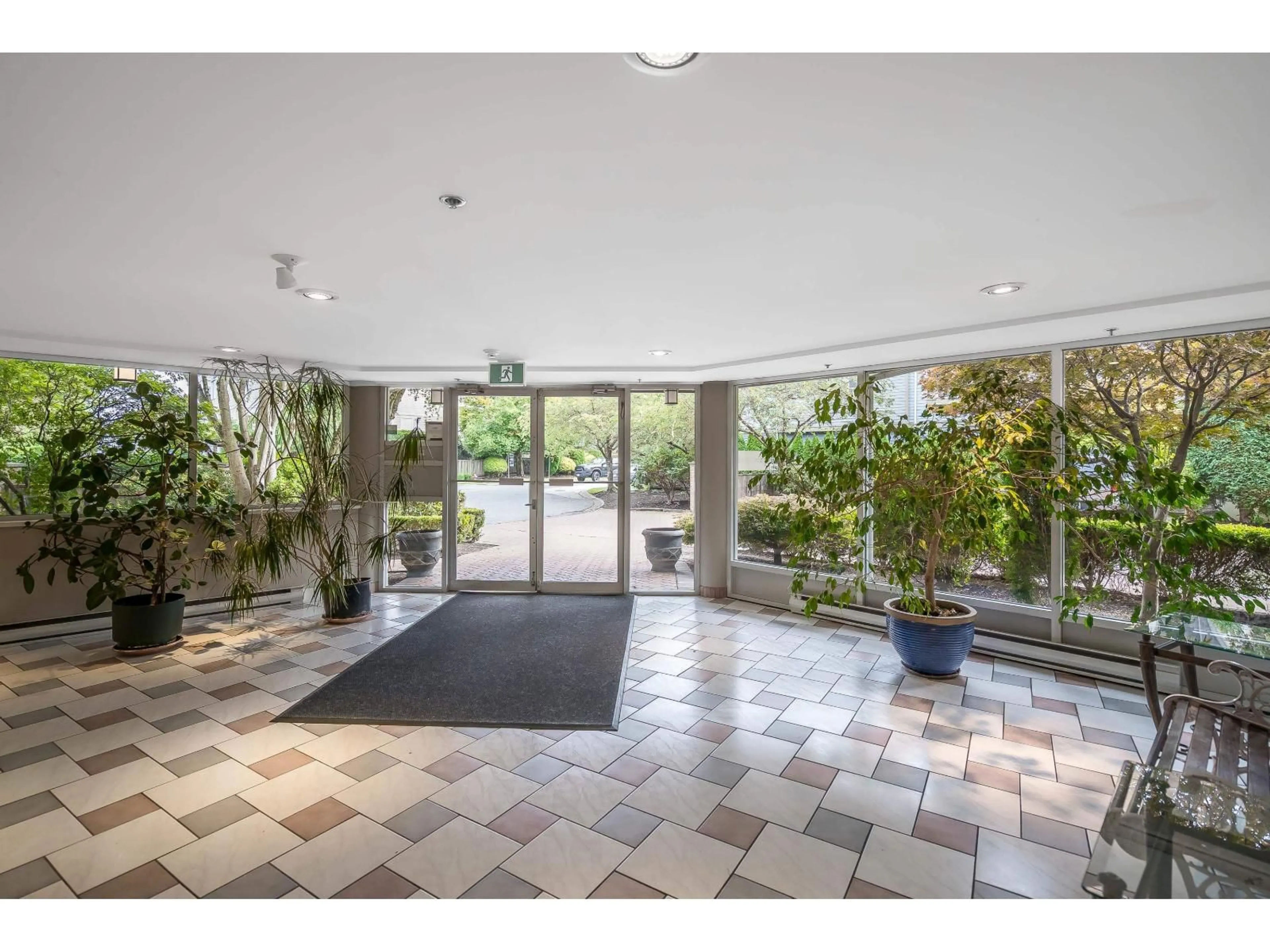 Indoor foyer for 315 - 9299 121, Surrey British Columbia V3V7X8