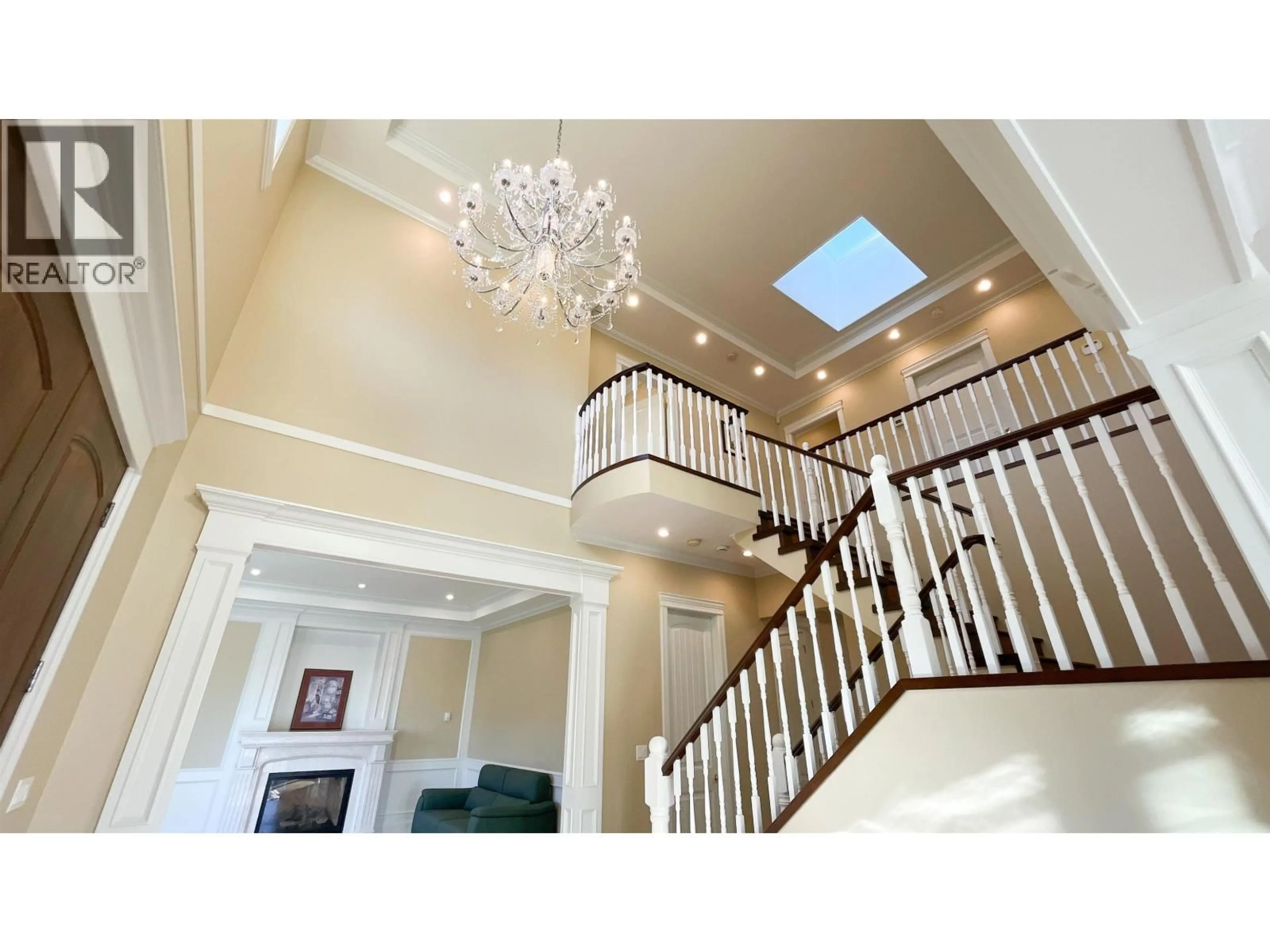 Indoor foyer for 4319 GRETA STREET, Burnaby British Columbia V5J1N9