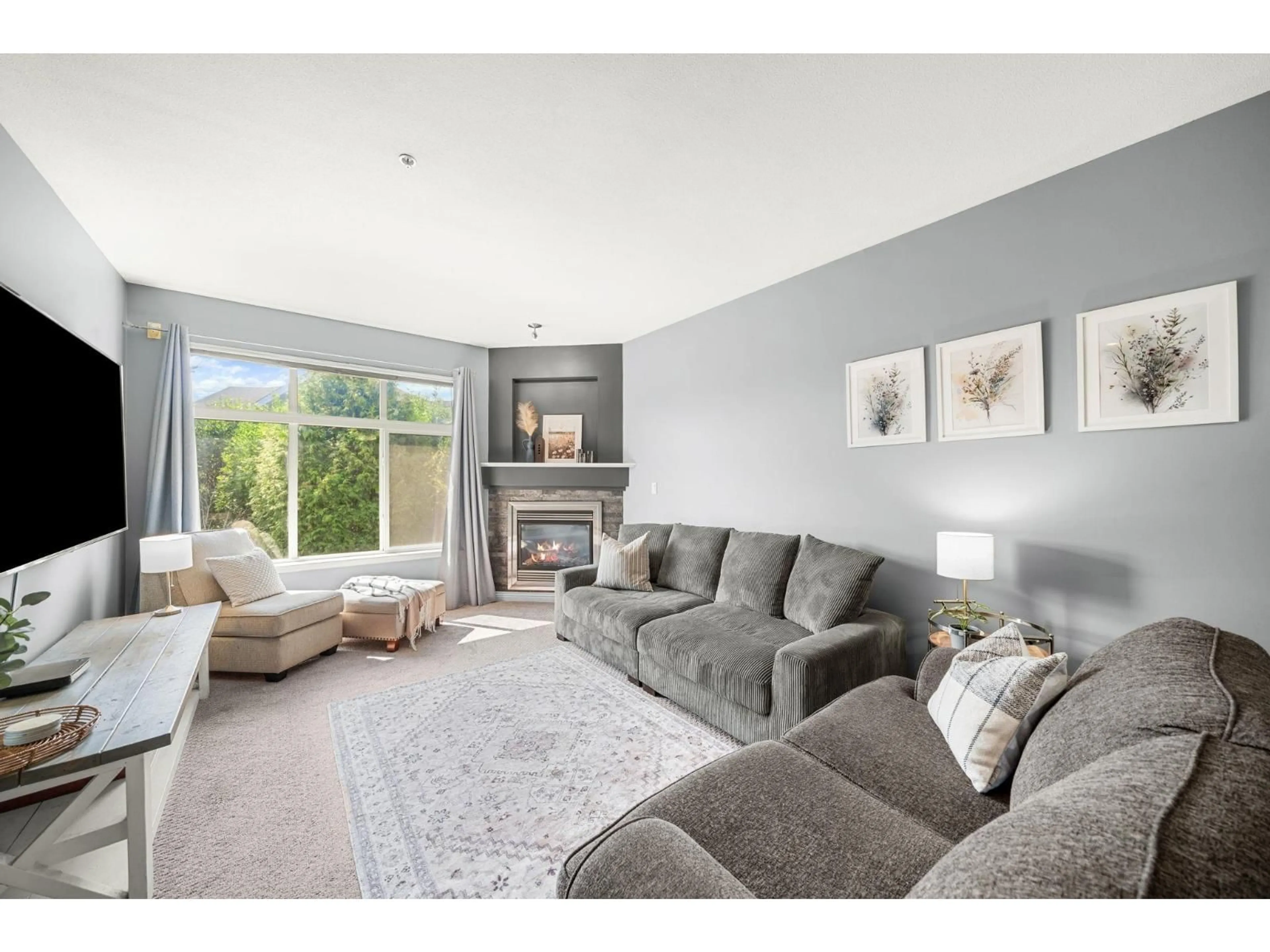 Living room with furniture, unknown for 150 - 20449 66, Langley British Columbia V2Y3C1