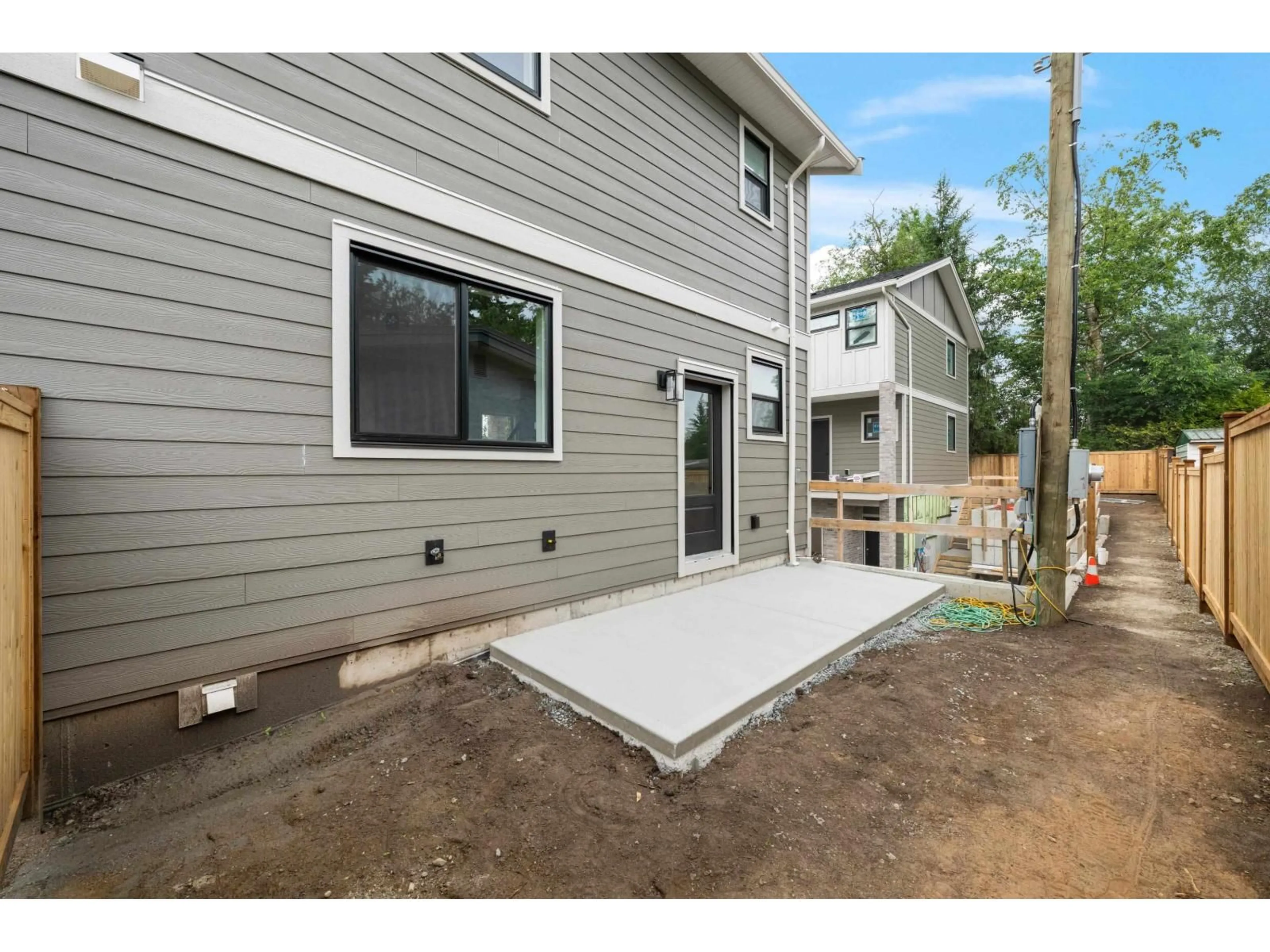Home with vinyl exterior material, street for 2465 BECK, Abbotsford British Columbia V2S4S3