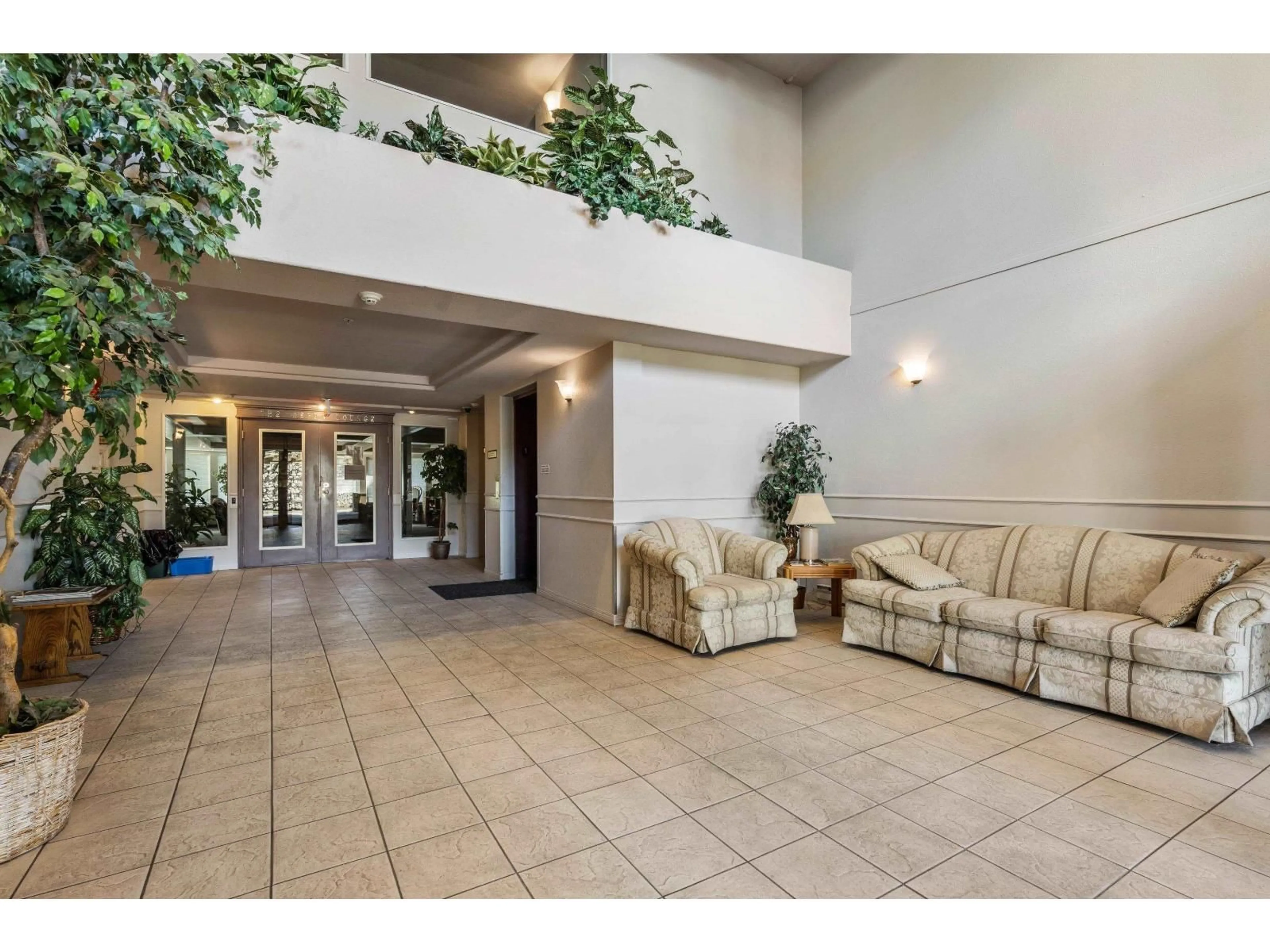 Lobby for 303 - 33478 ROBERTS, Abbotsford British Columbia V2S8E1