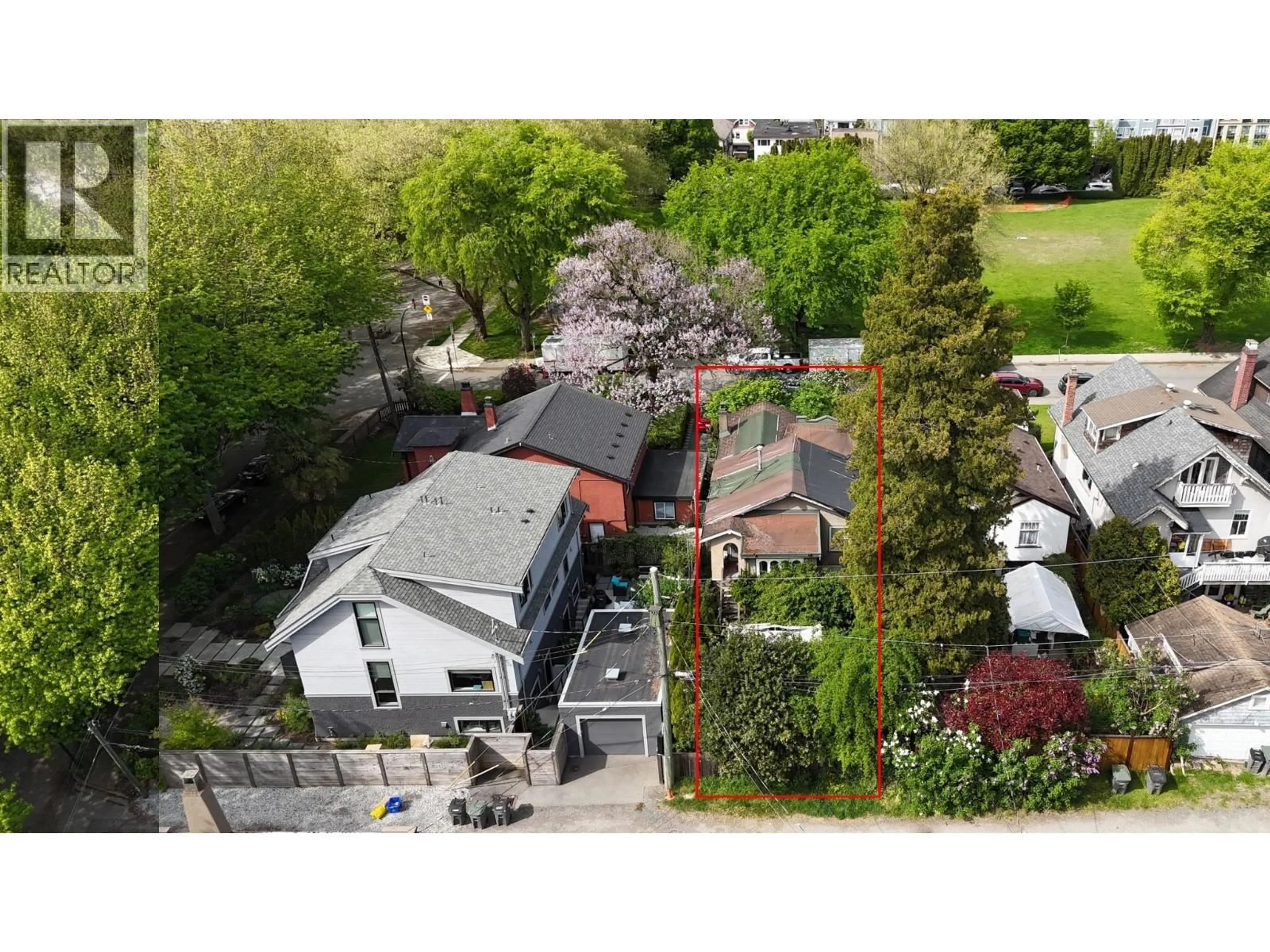 A pic from outside/outdoor area/front of a property/back of a property/a pic from drone, street for 3380 5TH AVENUE, Vancouver British Columbia V6R1R7