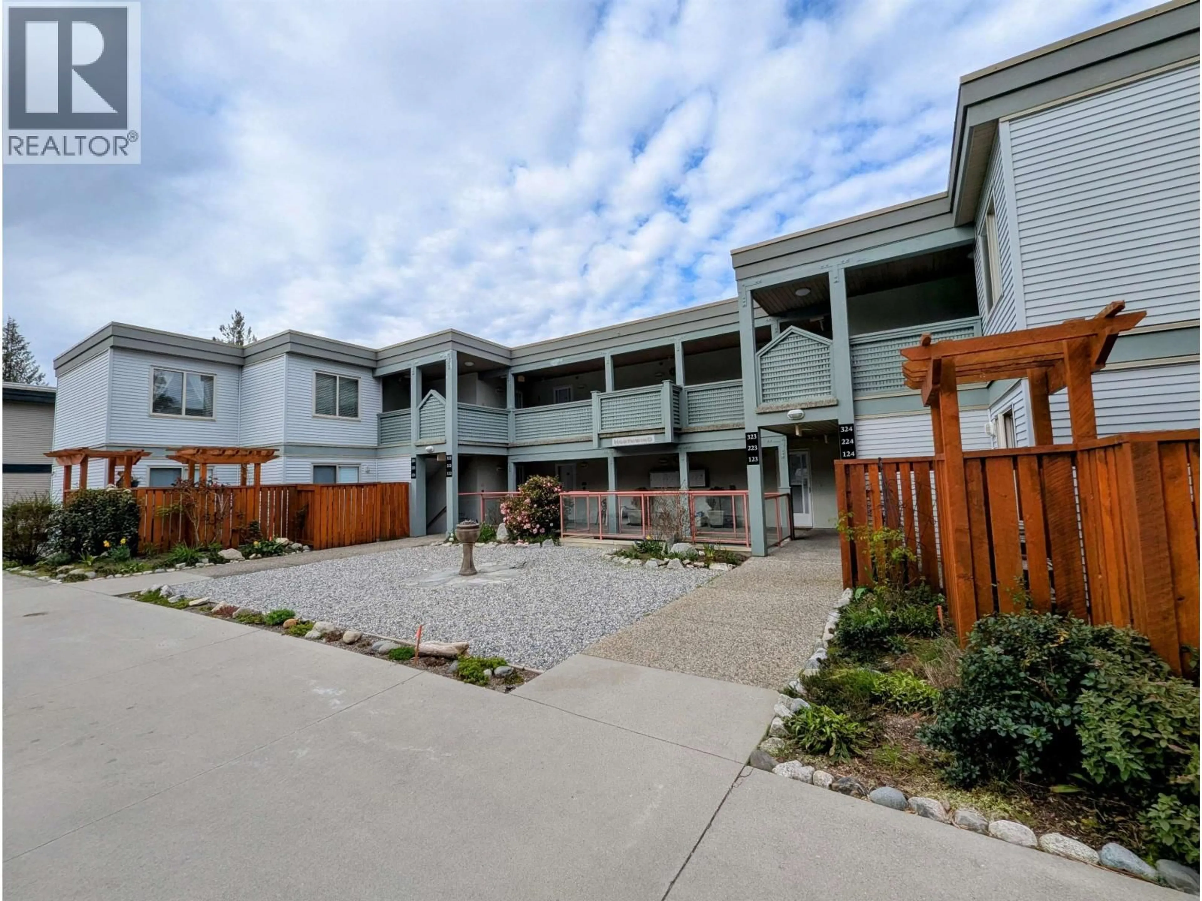 Patio, street for 322 - 5780 TRAIL AVENUE, Sechelt British Columbia V7Z0K5
