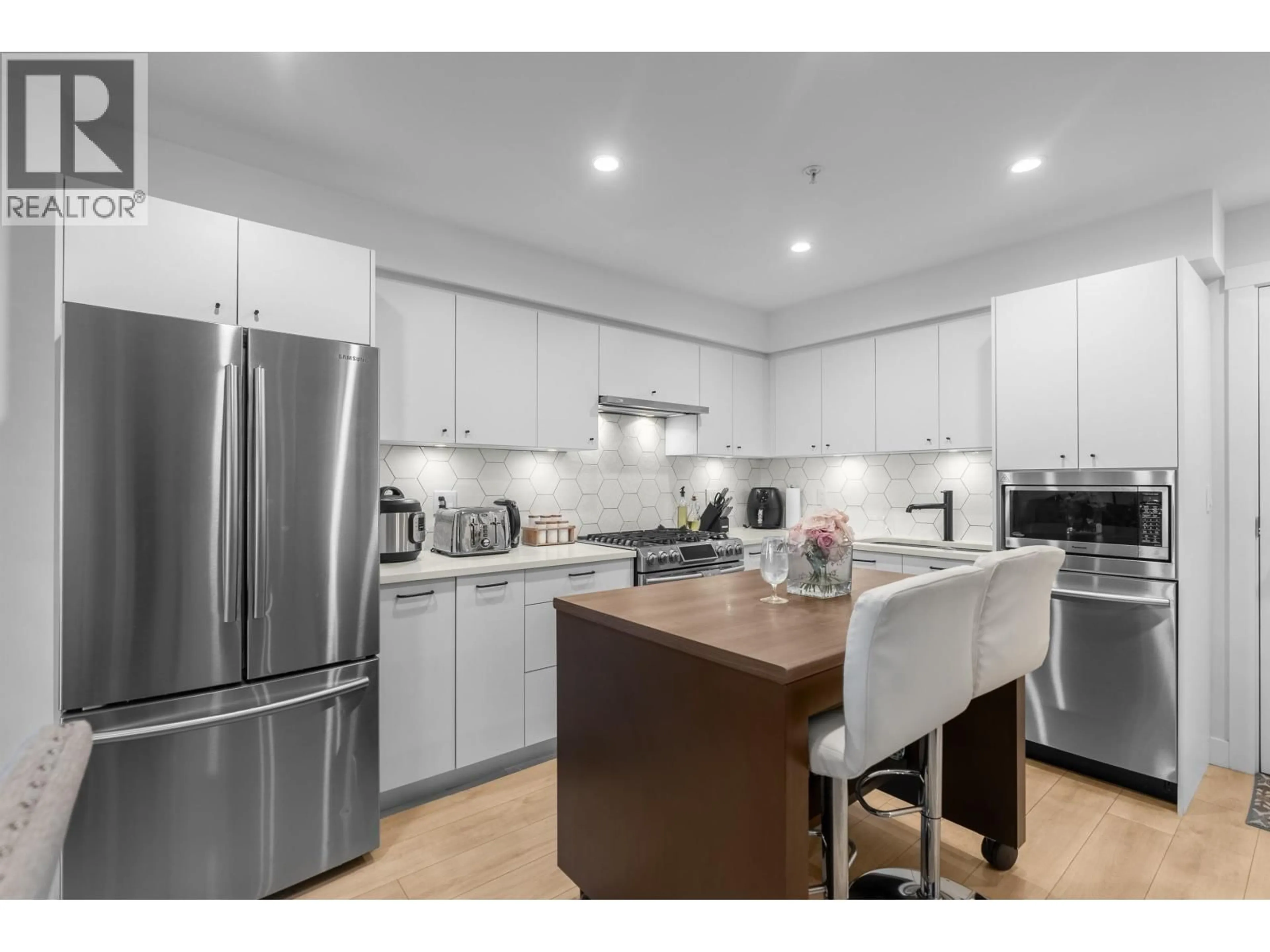 Open concept kitchen, unknown for 406 - 1519 CROWN STREET, North Vancouver British Columbia V7J1G6