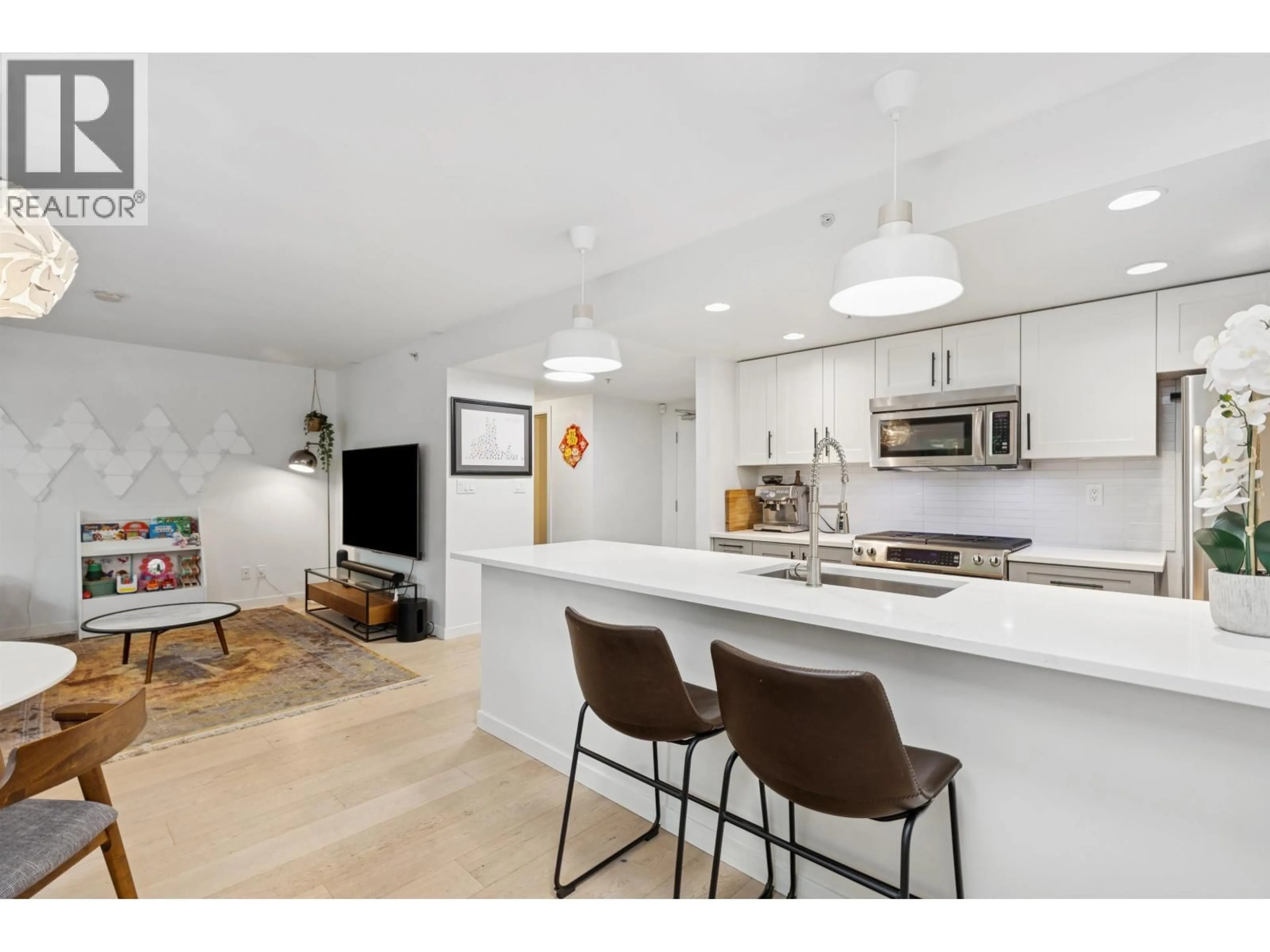 Open concept kitchen, unknown for TH4 - 1288 CHESTERFIELD AVENUE, North Vancouver British Columbia V7M0B1