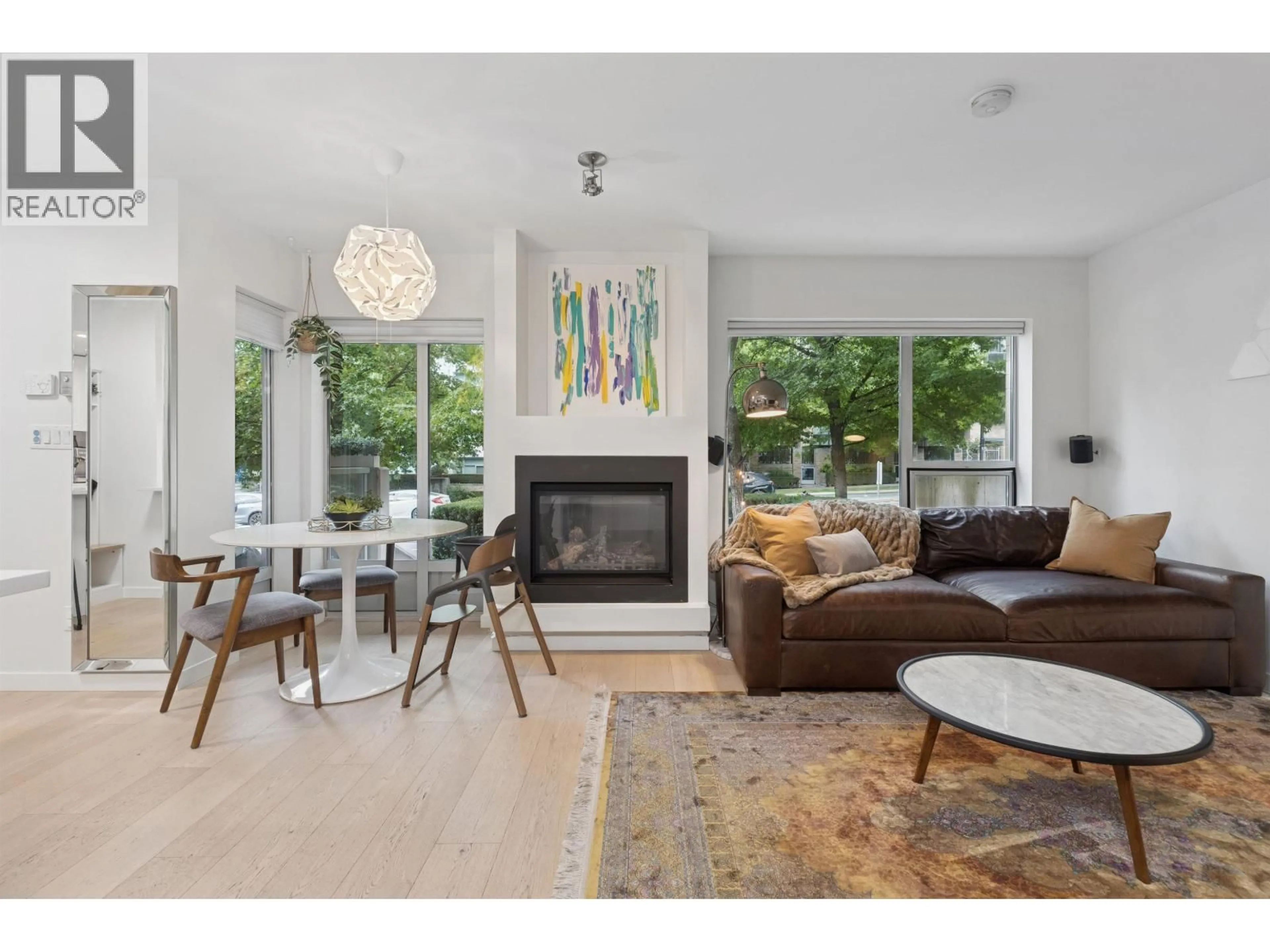 Living room with furniture, wood/laminate floor for TH4 - 1288 CHESTERFIELD AVENUE, North Vancouver British Columbia V7M0B1