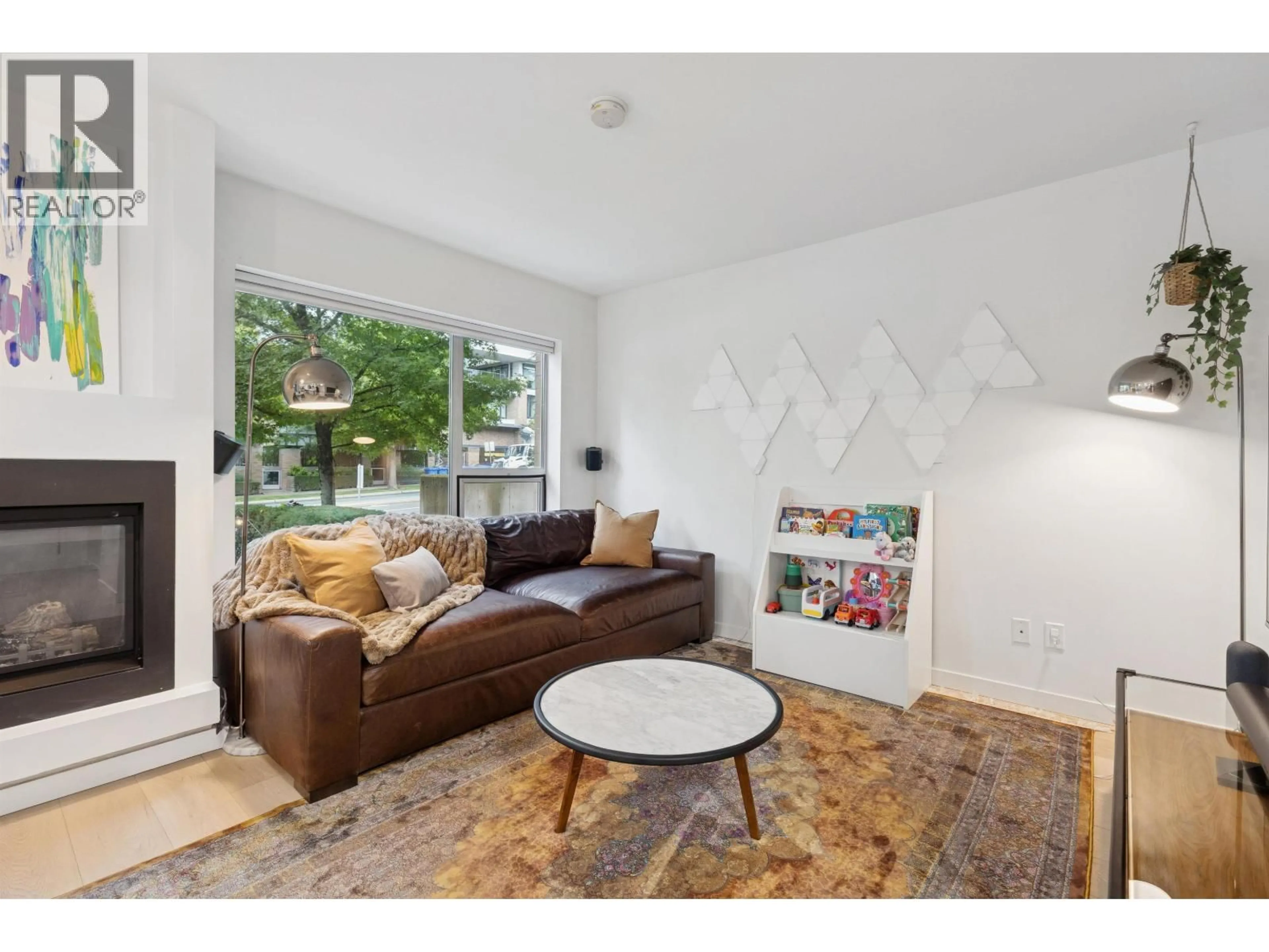 Living room with furniture, unknown for TH4 - 1288 CHESTERFIELD AVENUE, North Vancouver British Columbia V7M0B1