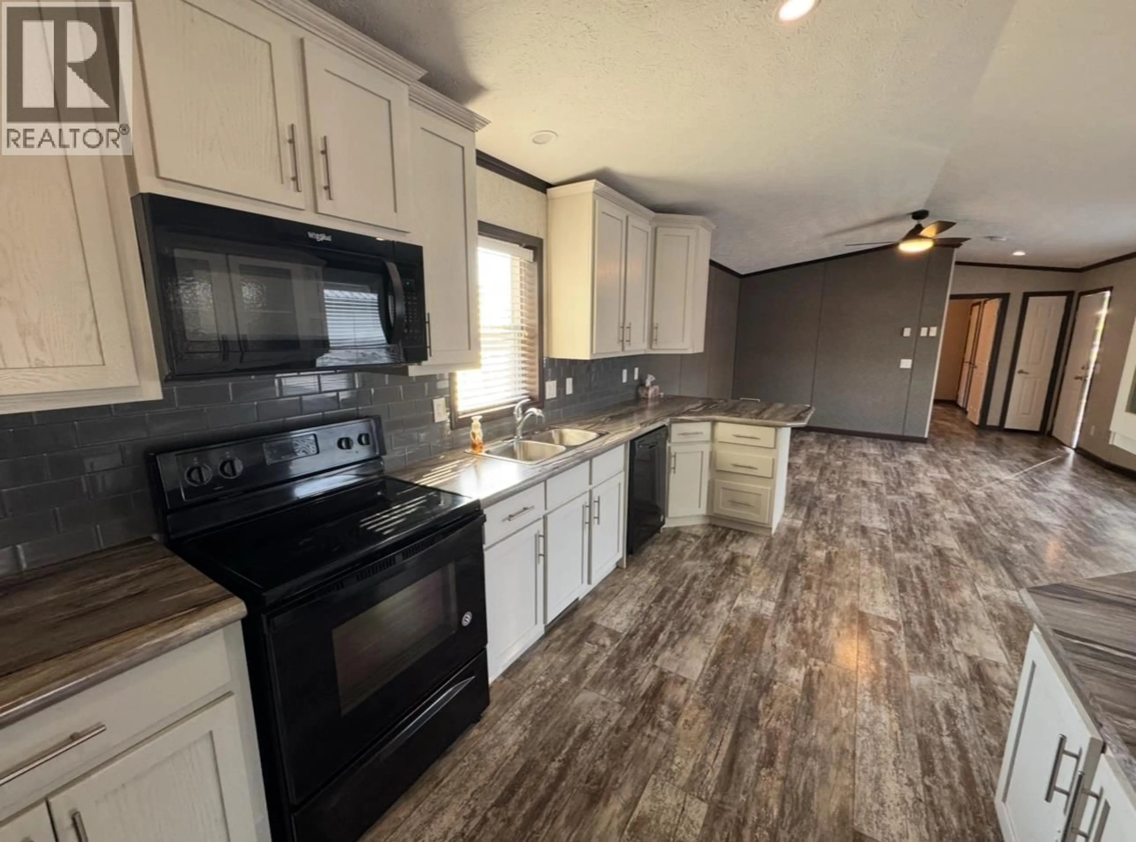 Open concept kitchen, ceramic/tile floor for 3 - 7170 HART HIGHWAY, Prince George British Columbia V2K3A8