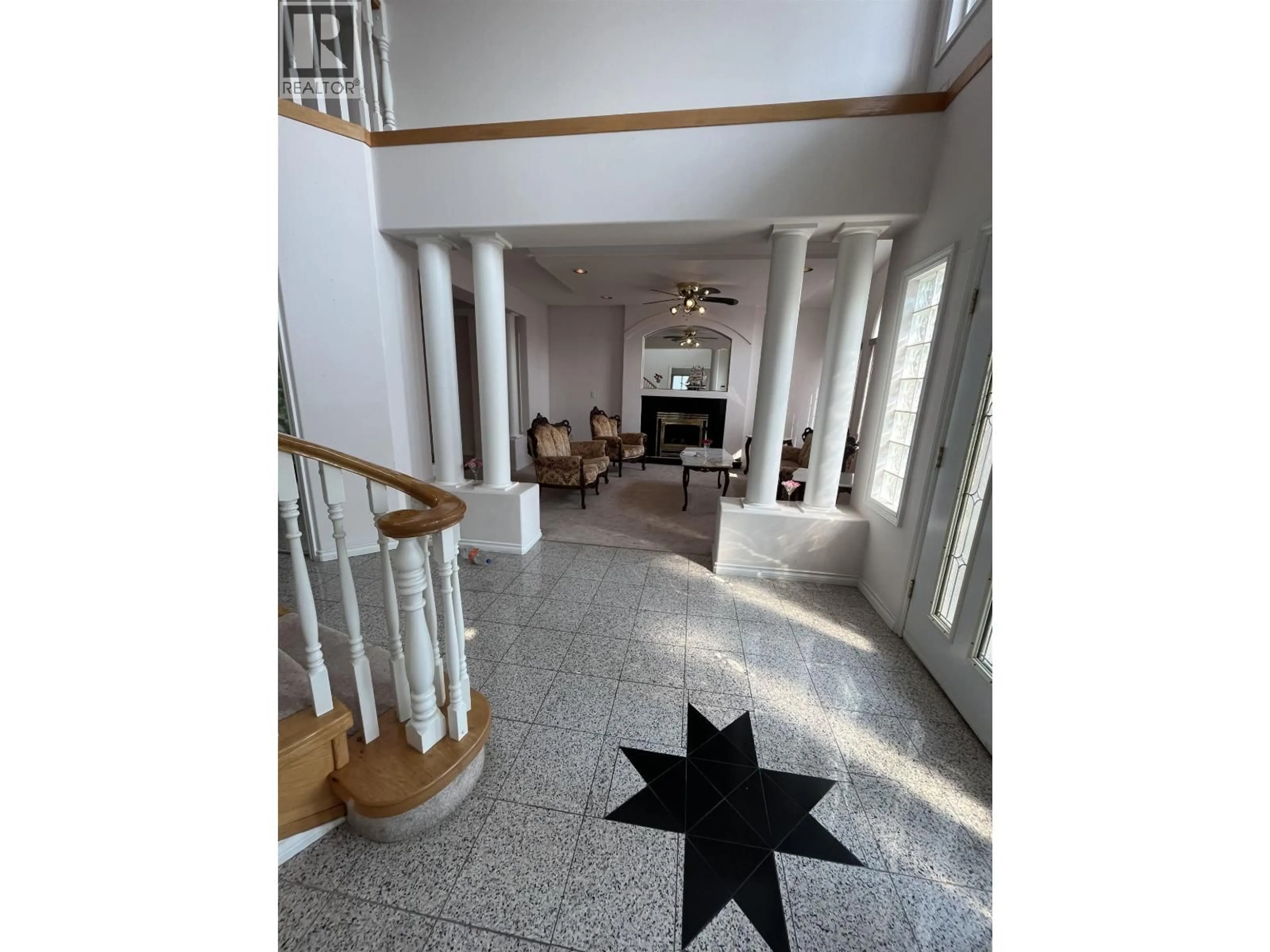 Indoor foyer for 3147 SILVERTHRONE DRIVE, Coquitlam British Columbia V3E3C3