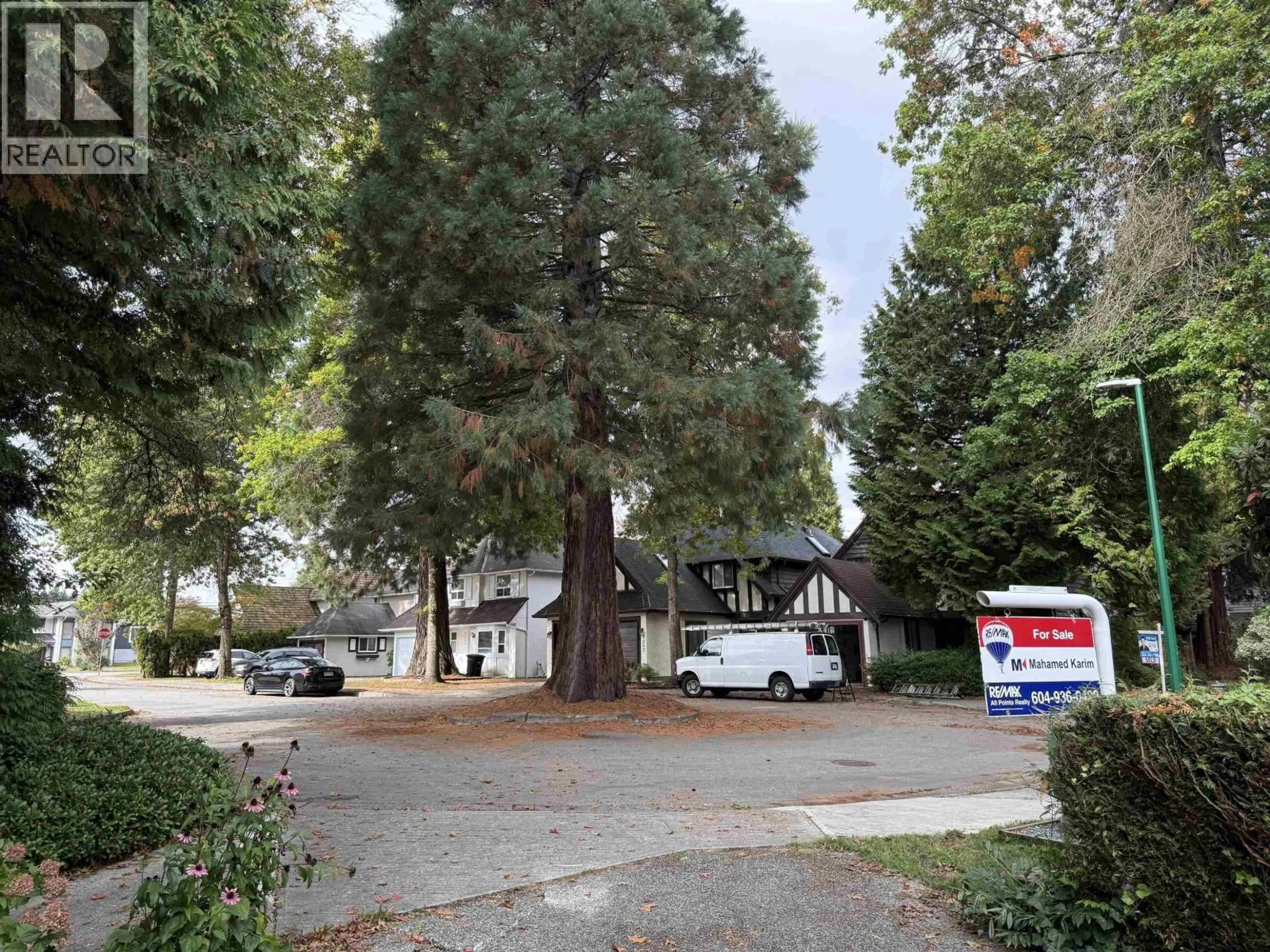 A pic from outside/outdoor area/front of a property/back of a property/a pic from drone, street for 7217 BRIDLEWOOD COURT, Burnaby British Columbia V5A4A4