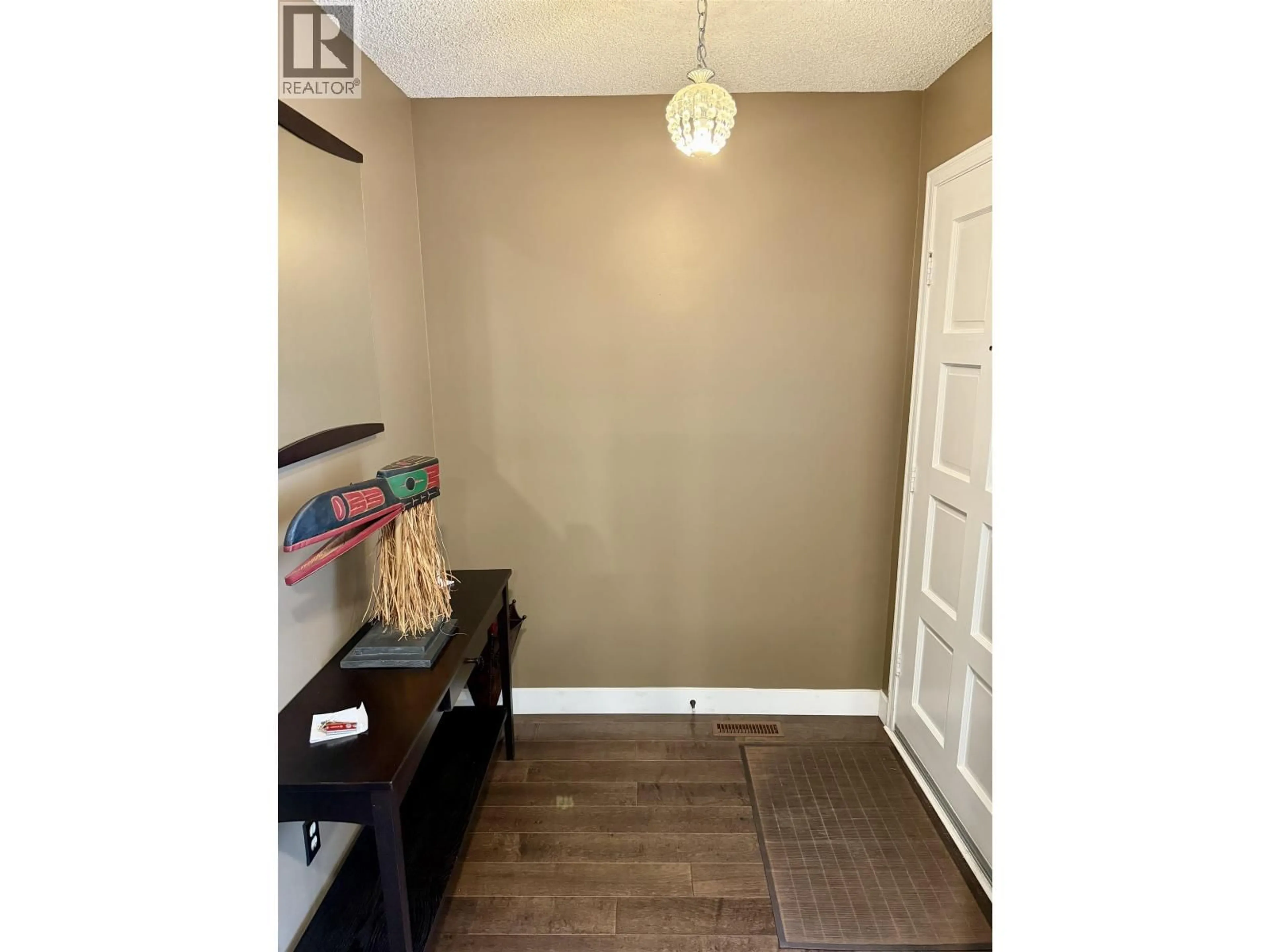Indoor entryway for 7217 BRIDLEWOOD COURT, Burnaby British Columbia V5A4A4
